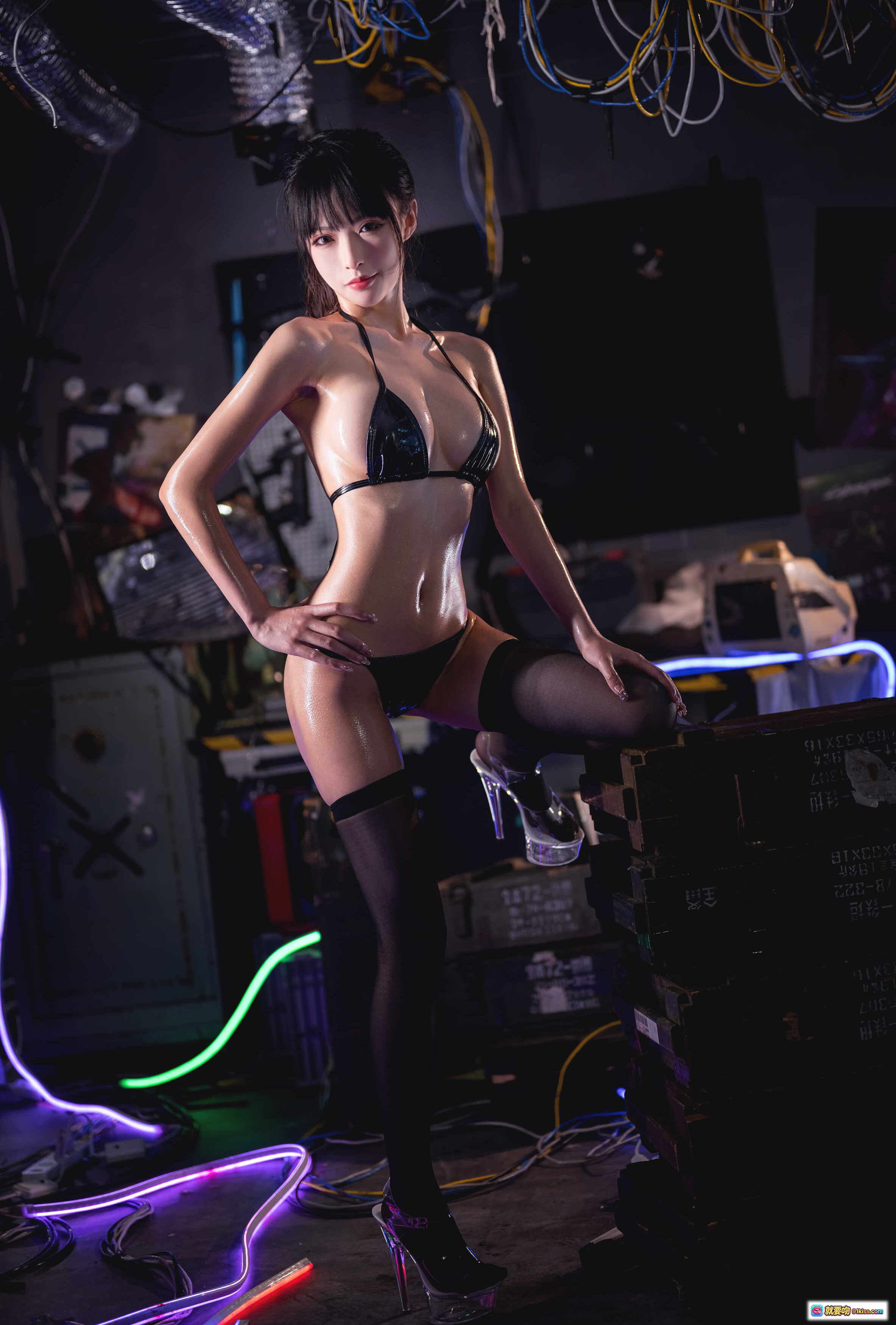图片[3] - 清水由乃NO.017抹油比基尼写真55P性感诱惑霓虹灯光工业风黑丝美腿湿身诱惑 - 就要吻