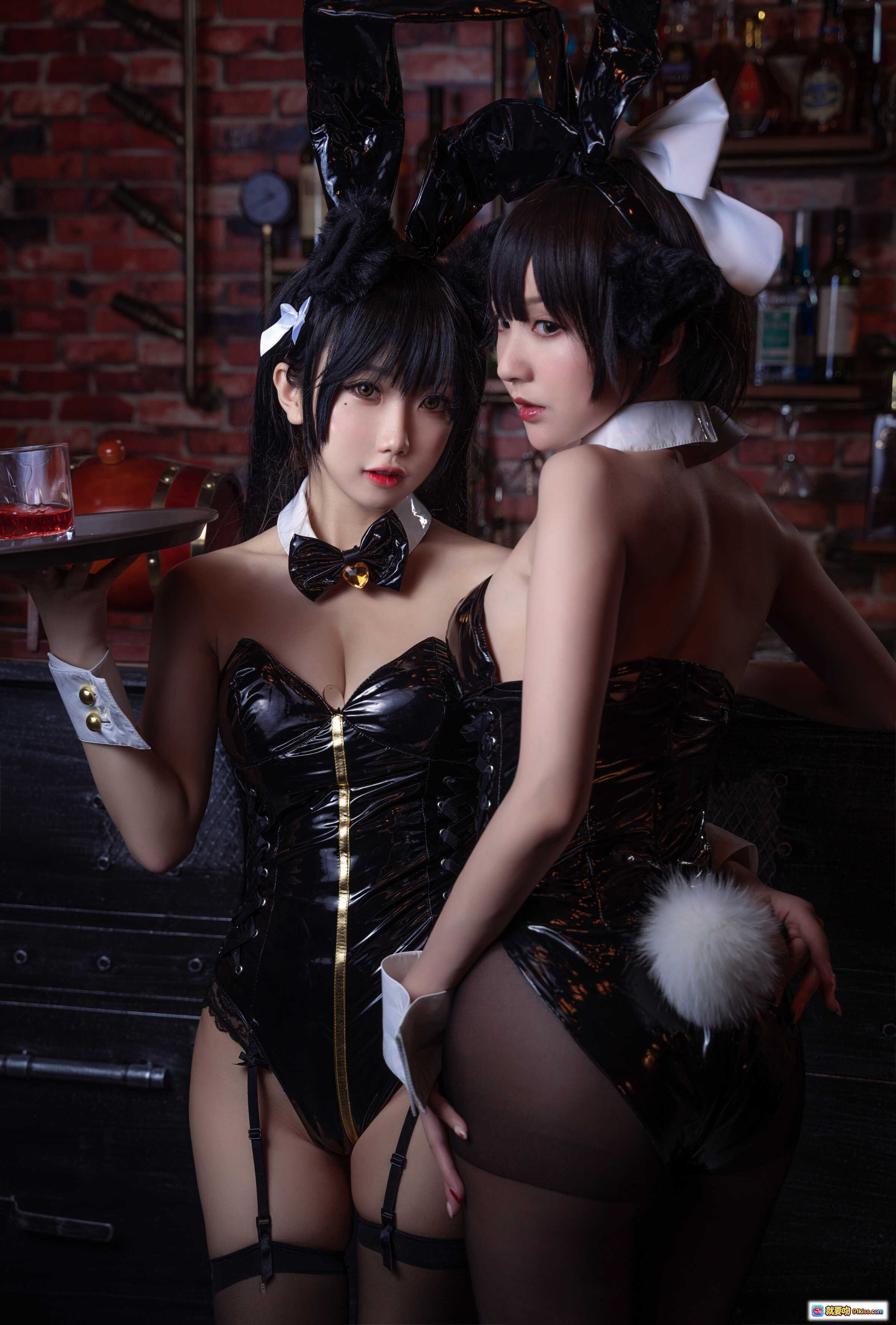 图片[3] - 鬼畜瑶NO.007大狗黑色同人兔女郎cos写真 22P高清美图 砖墙酒吧氛围 黑色兔耳蝴蝶结制服 诱惑眼神特写 - 就要吻