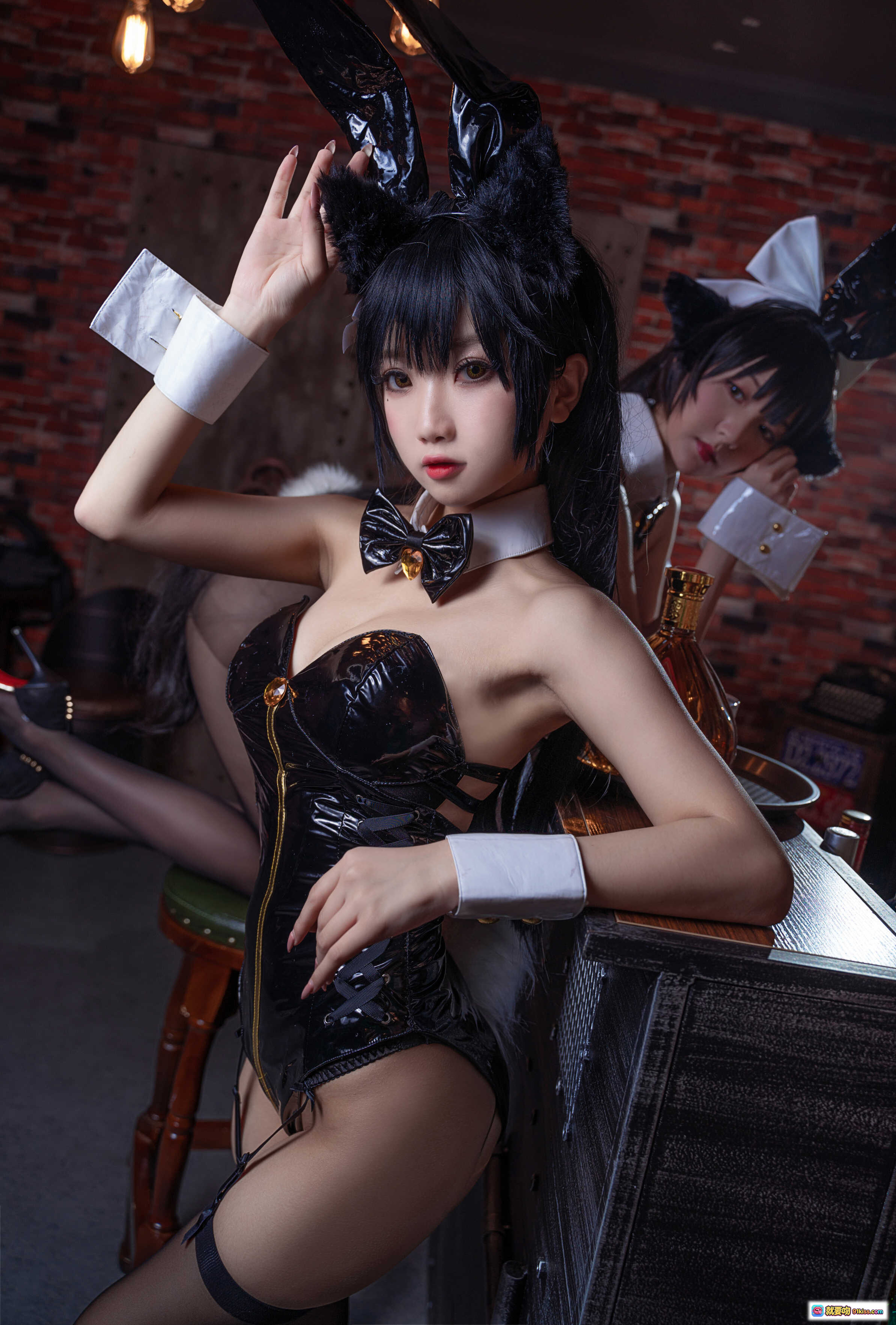 图片[7] - 鬼畜瑶NO.007大狗黑色同人兔女郎cos写真 22P高清美图 砖墙酒吧氛围 黑色兔耳蝴蝶结制服 诱惑眼神特写 - 就要吻