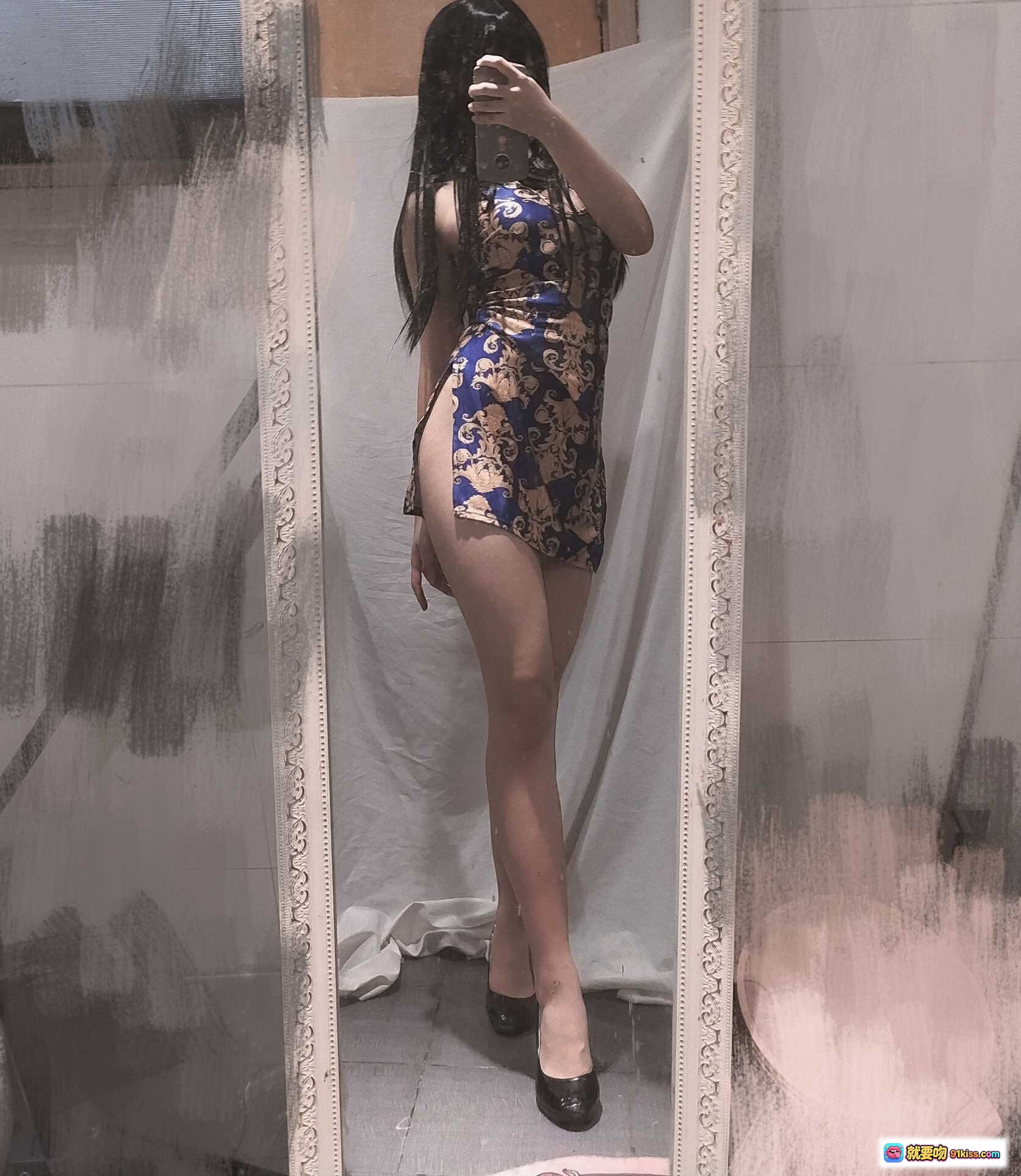 图片[3] - 蜜汁猫裘NO.013旗袍姐姐写真｜黑发齐刘海少女｜深蓝金纹改良旗袍｜甜美性感风格｜29P高清图集 - 就要吻