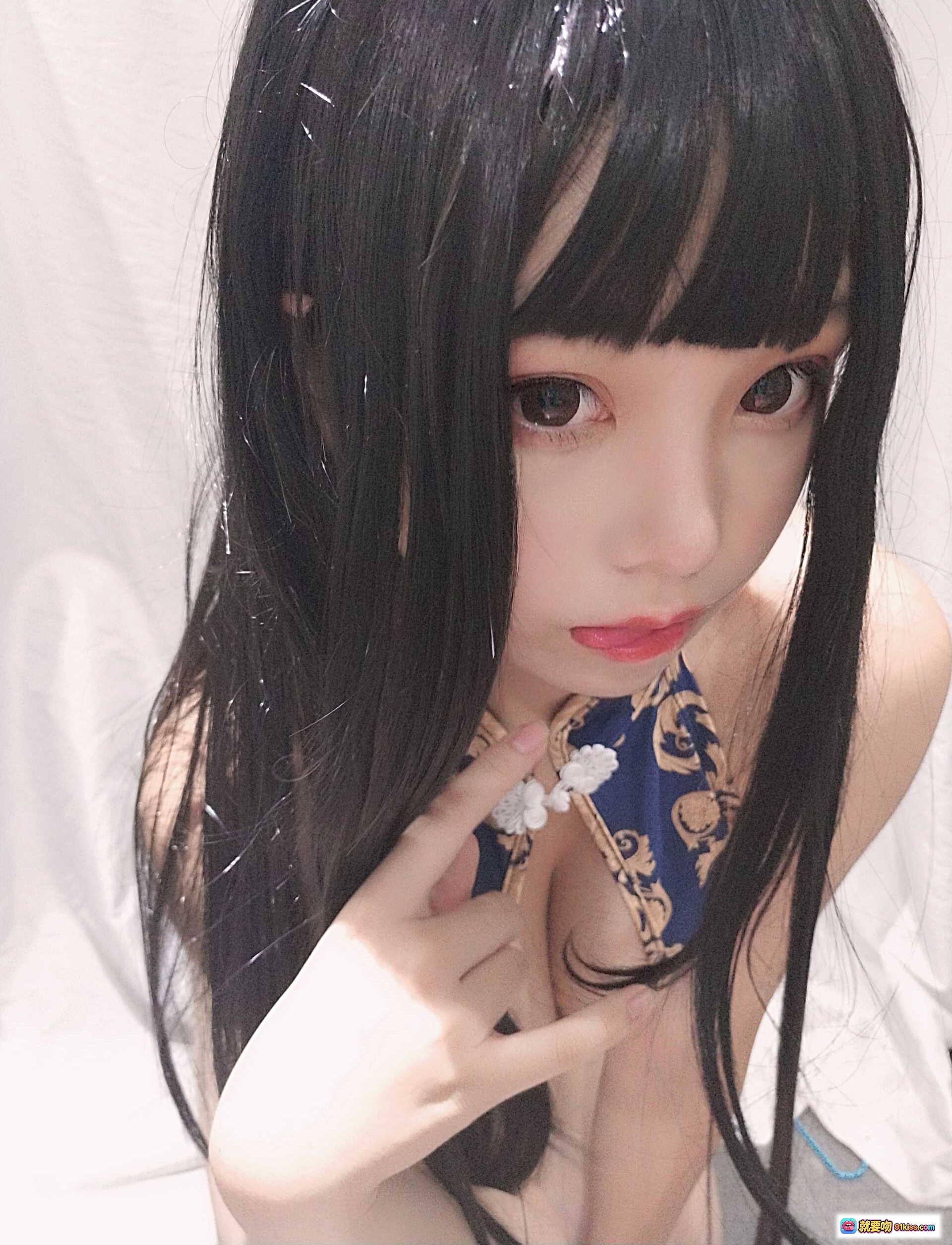 图片[6] - 蜜汁猫裘NO.013旗袍姐姐写真｜黑发齐刘海少女｜深蓝金纹改良旗袍｜甜美性感风格｜29P高清图集 - 就要吻