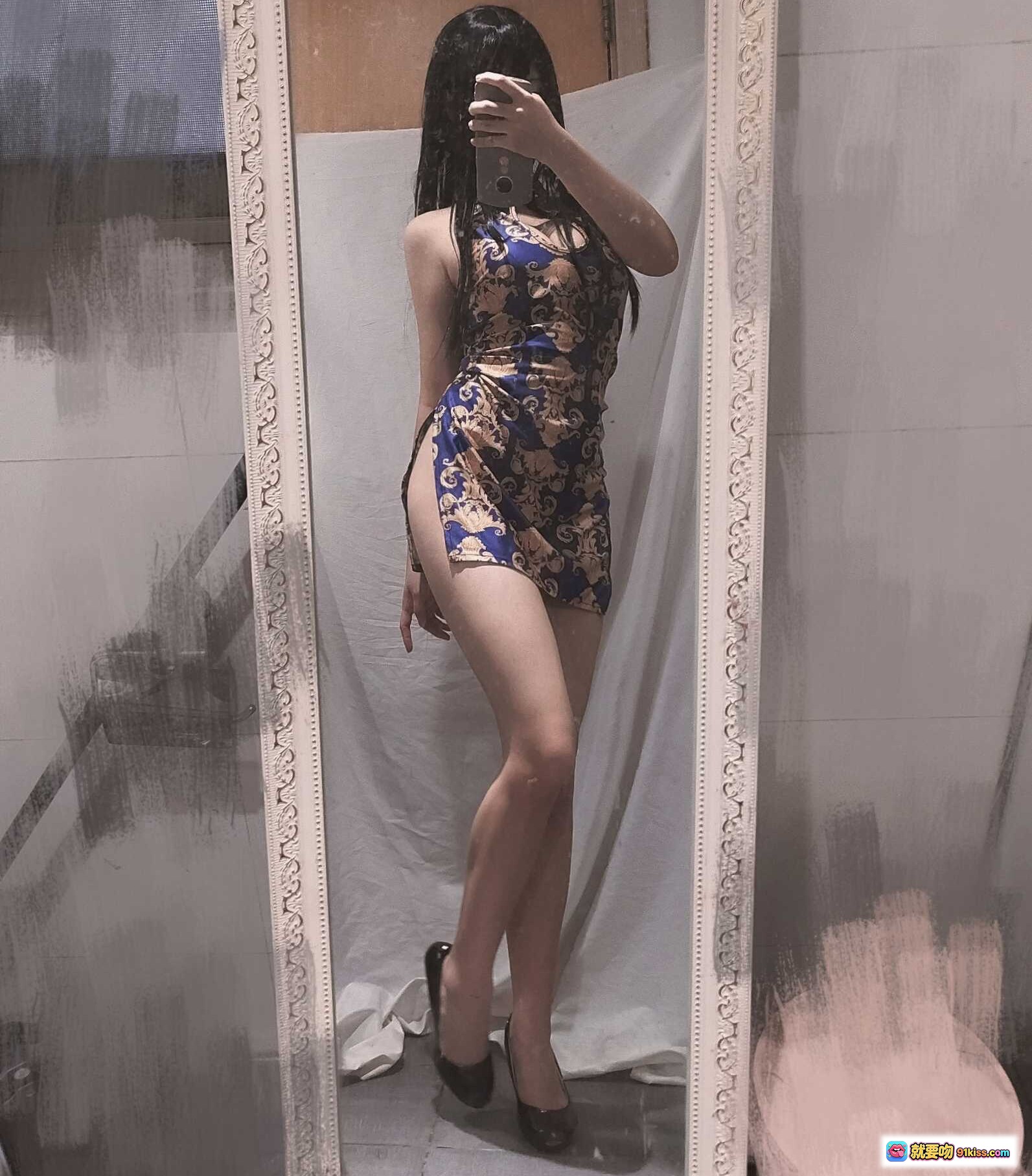 图片[9] - 蜜汁猫裘NO.013旗袍姐姐写真｜黑发齐刘海少女｜深蓝金纹改良旗袍｜甜美性感风格｜29P高清图集 - 就要吻