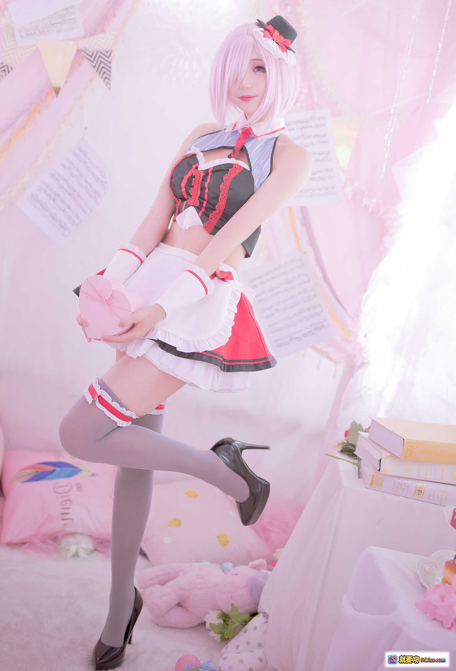 图片[2] - 周叽可爱兔兔NO.027玛修情人节cosplay粉发女仆装灰丝美腿甜心写真24P - 就要吻