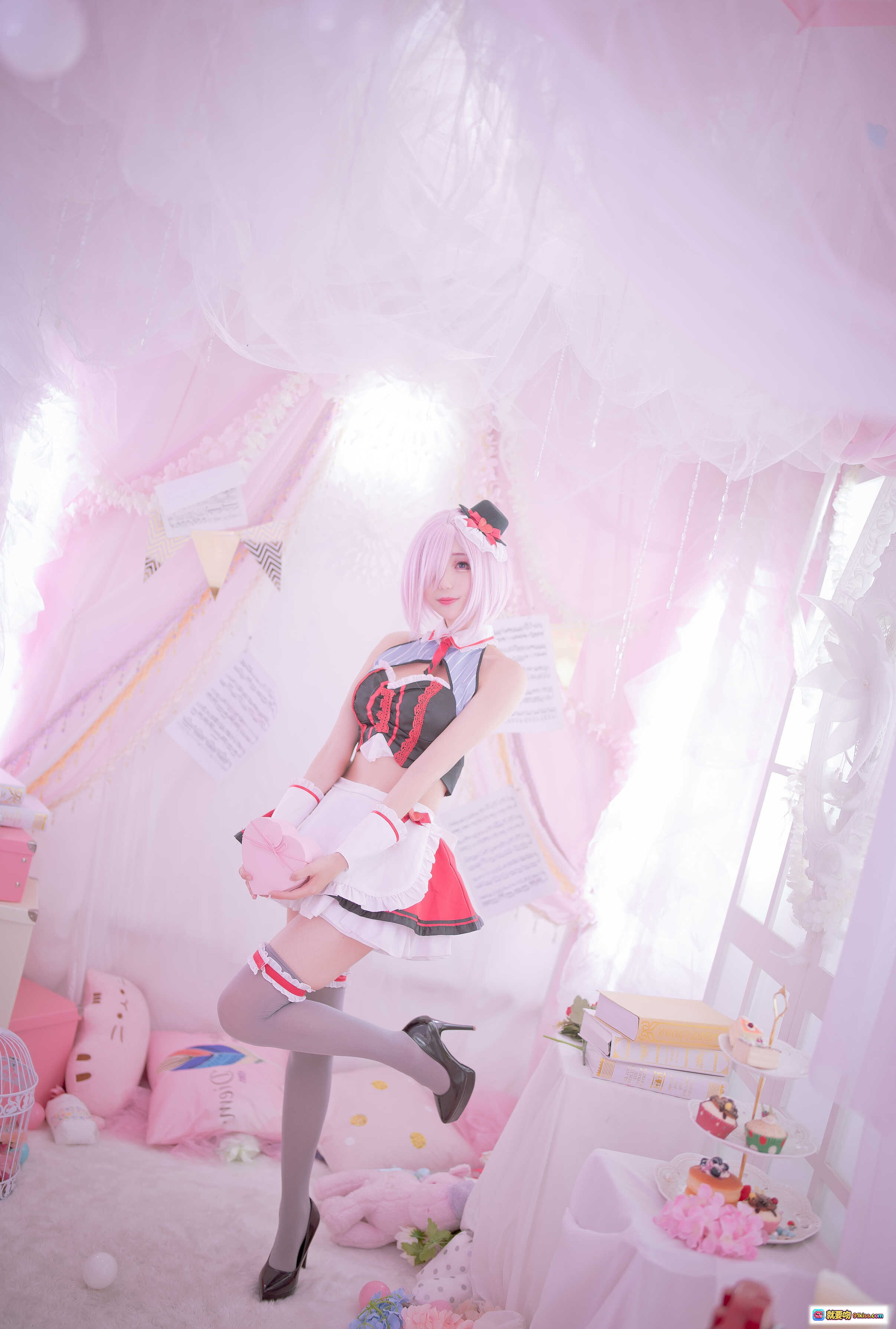 图片[5] - 周叽可爱兔兔NO.027玛修情人节cosplay粉发女仆装灰丝美腿甜心写真24P - 就要吻