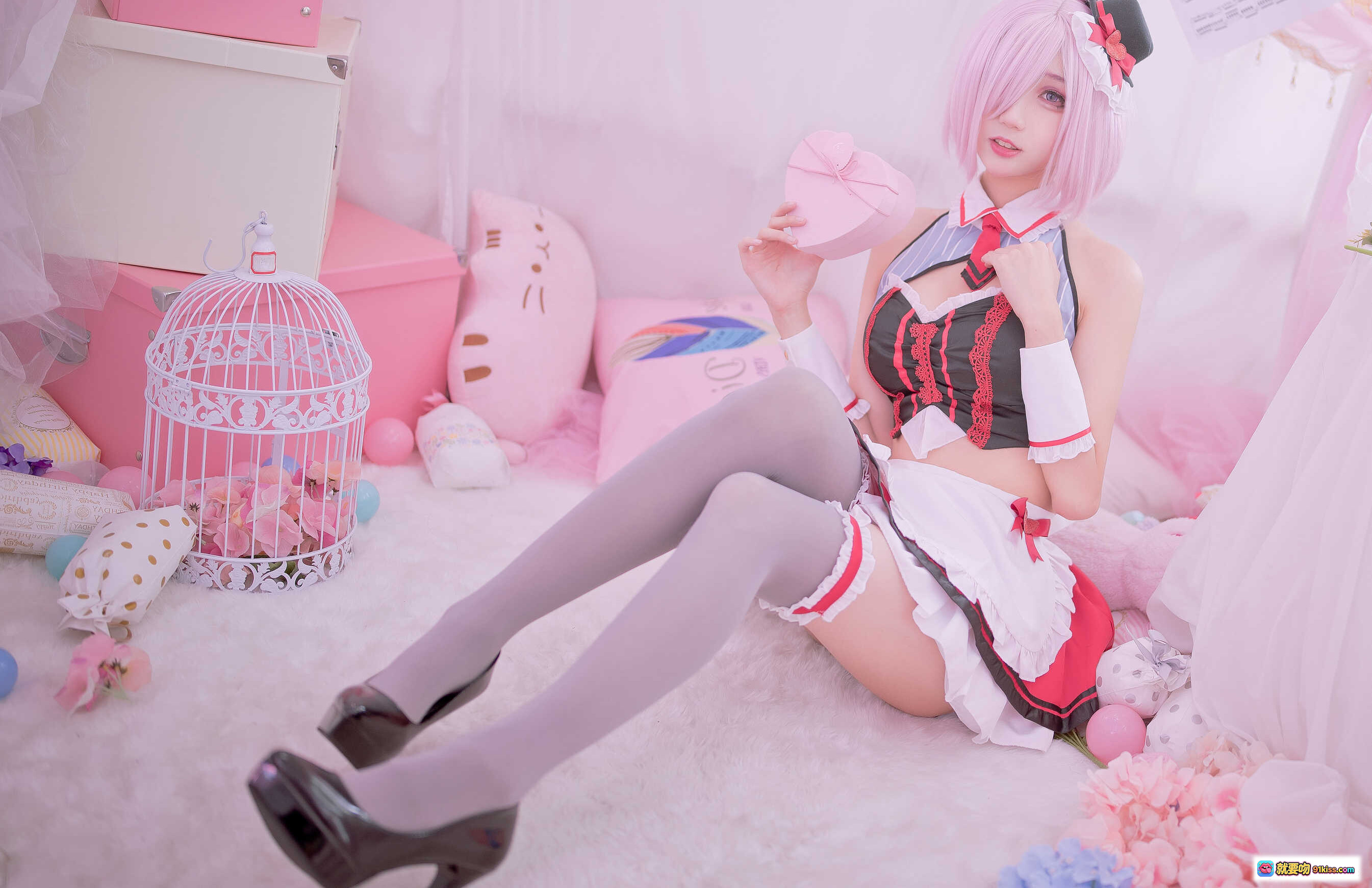 图片[9] - 周叽可爱兔兔NO.027玛修情人节cosplay粉发女仆装灰丝美腿甜心写真24P - 就要吻