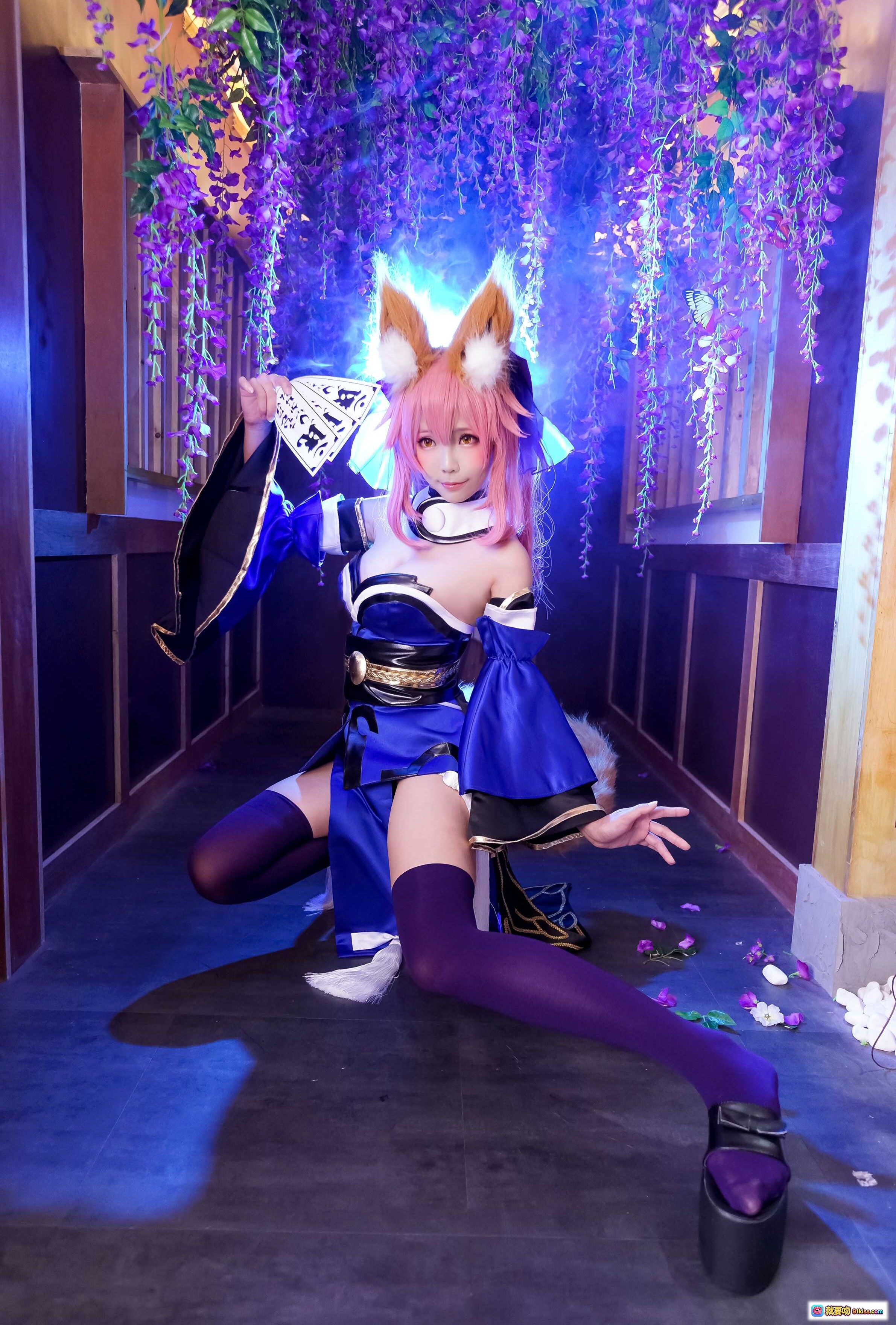 图片[1] - ElyEE子NO.003 粉发狐耳cosplay 紫藤花廊道蓝光写真 高跟紫袜美腿造型 二次元角色扮演摄影 - 就要吻