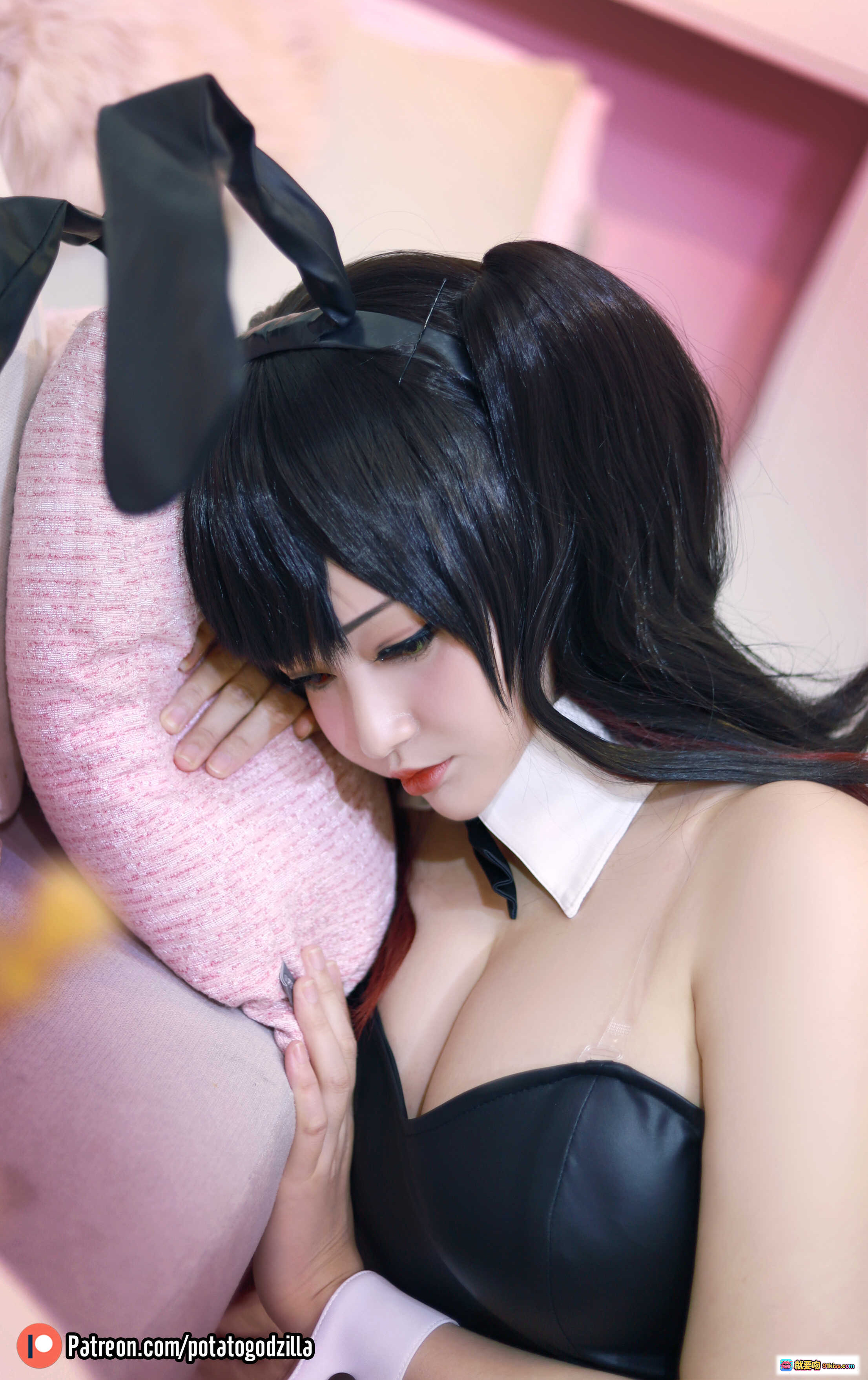 图片[9] - Potato Godzilla NO.014 Kurumi Tokisaki Bunny Girl Cosplay 黑色兔女郎紧身衣+渔网袜+兔耳兔尾+粉色房间写真 35P高清图集 - 就要吻