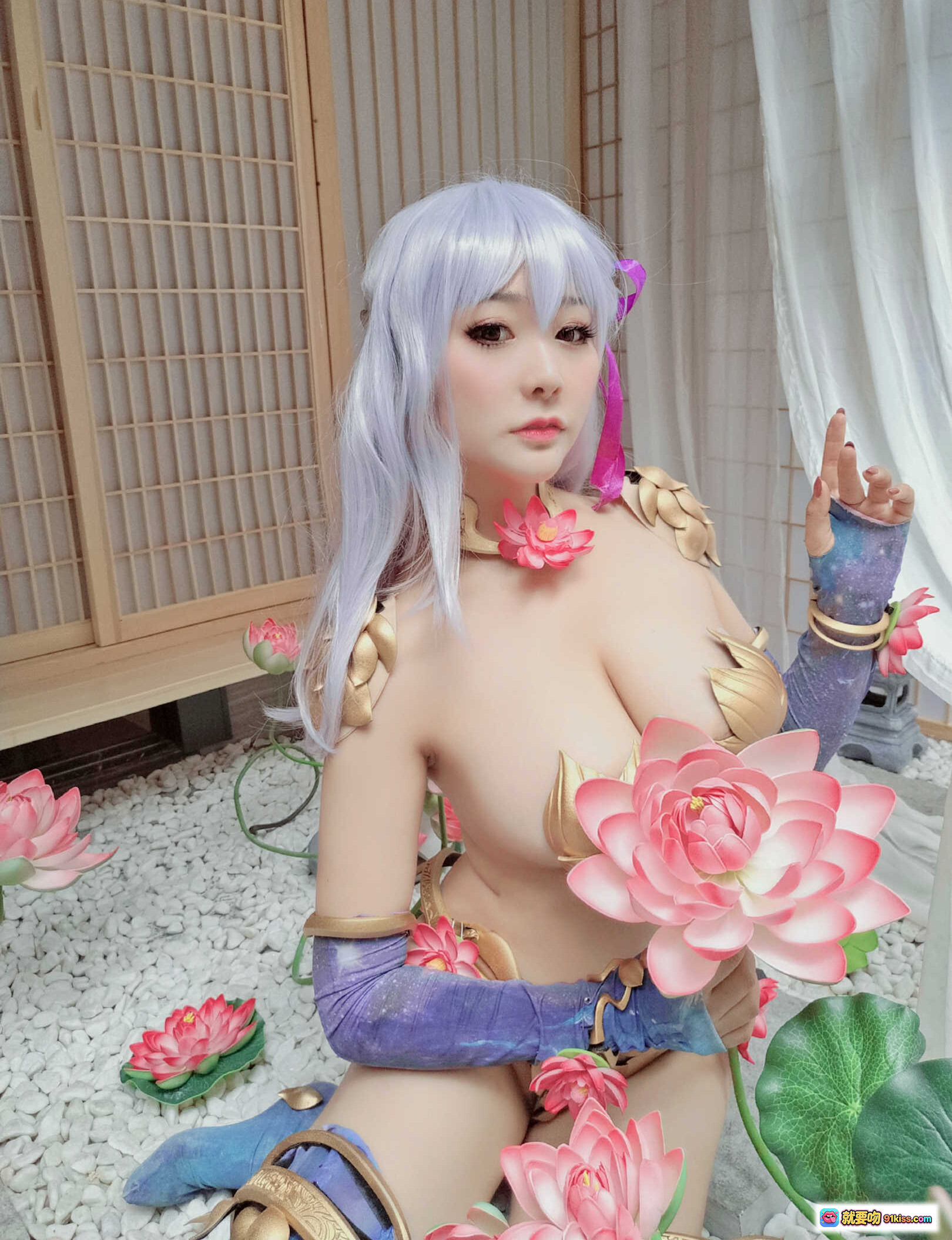 三刀刀miido NO.012 伽摩 Cosplay 紫发莲花主题 和风场景 精致妆容 金色装饰 蓝紫长袖 9P高清图集 - 就要吻