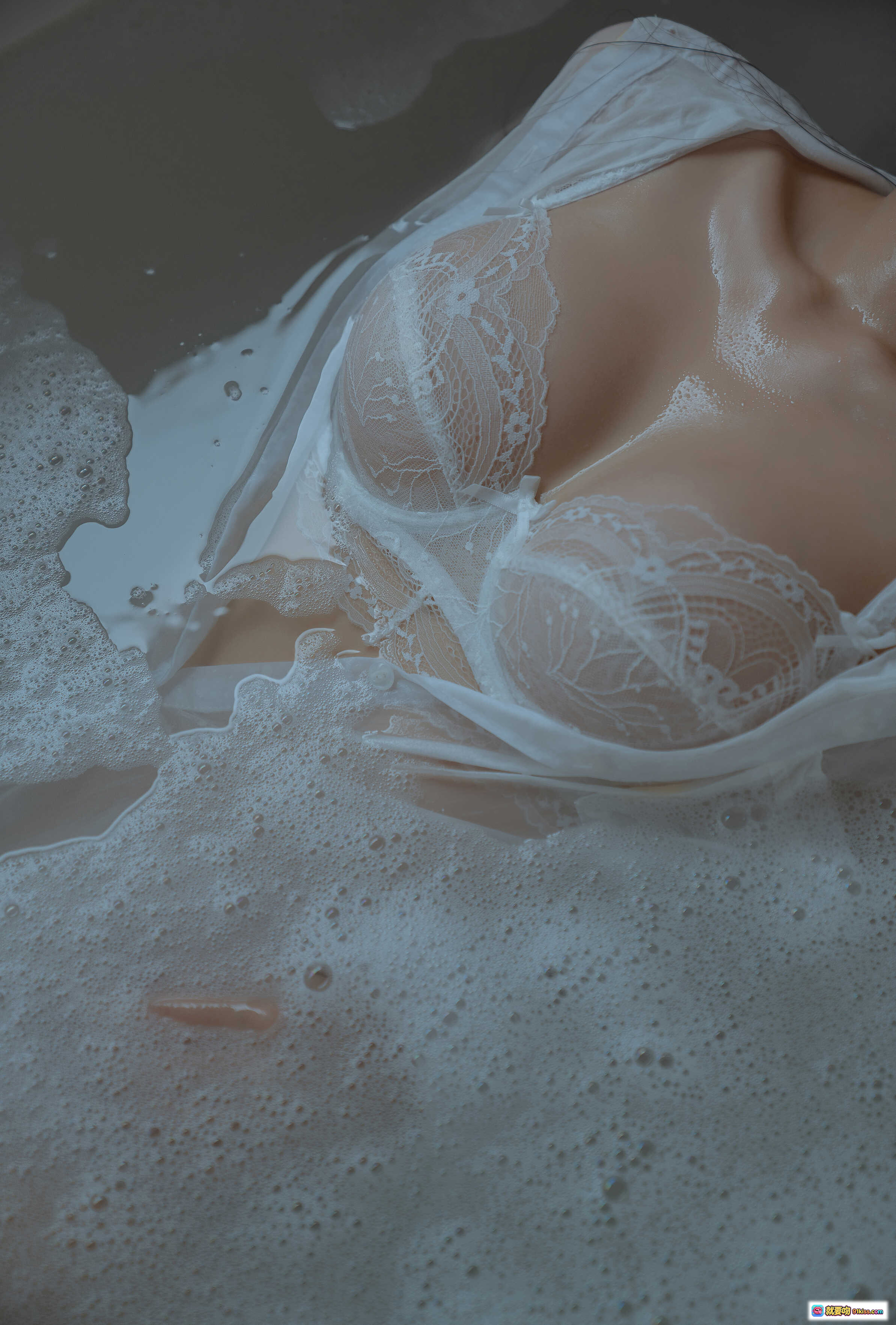 图片[6] - 萌芽儿o0 NO.013 浴缸写真 白色蕾丝内衣 粉色雏菊点缀 清新性感私房照 72P高清图集 - 就要吻