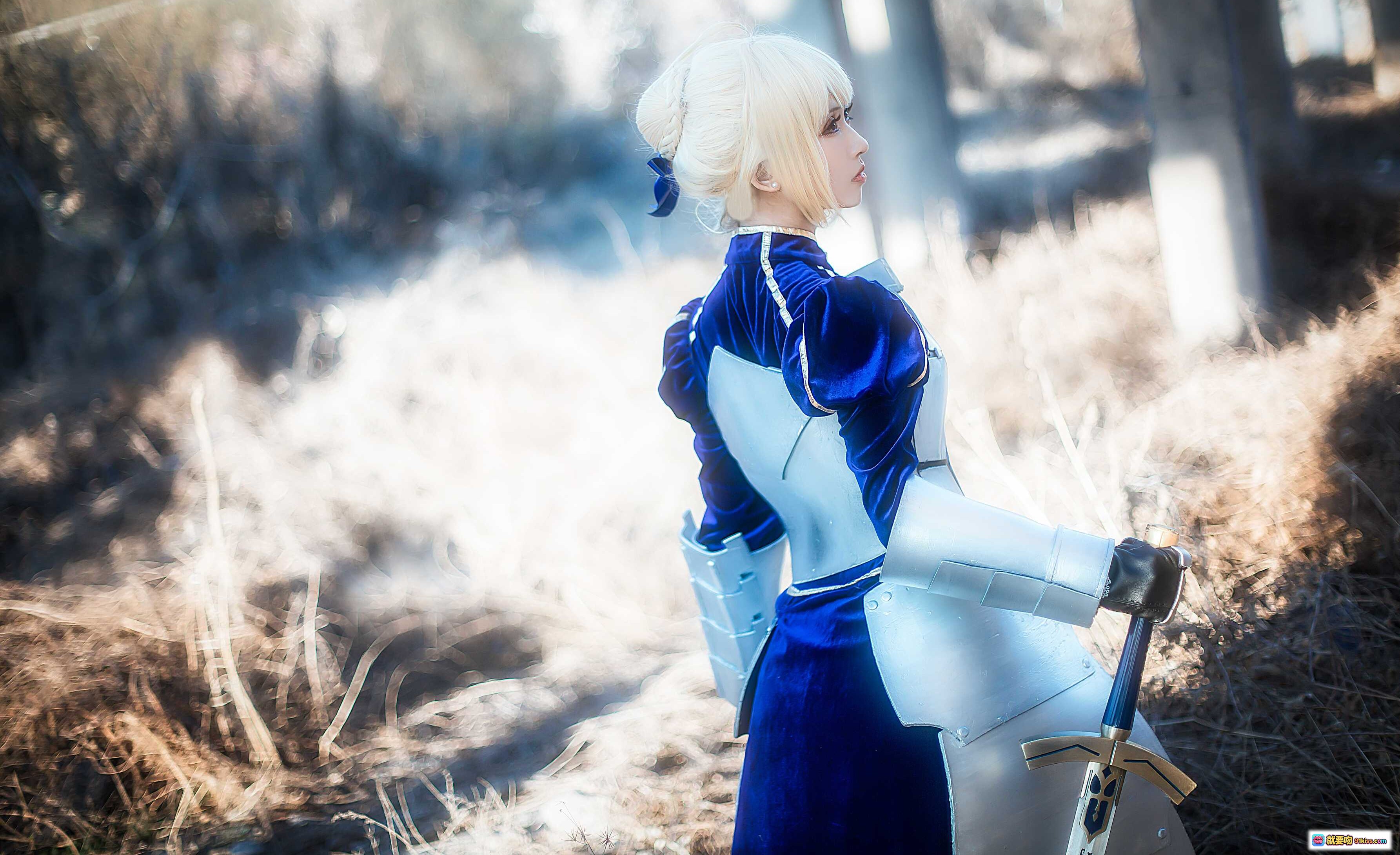 图片[8] - 鳗鱼霏儿Cosplay King of Knight蓝裙铠甲造型 金发持剑废墟场景年末特辑 - 就要吻