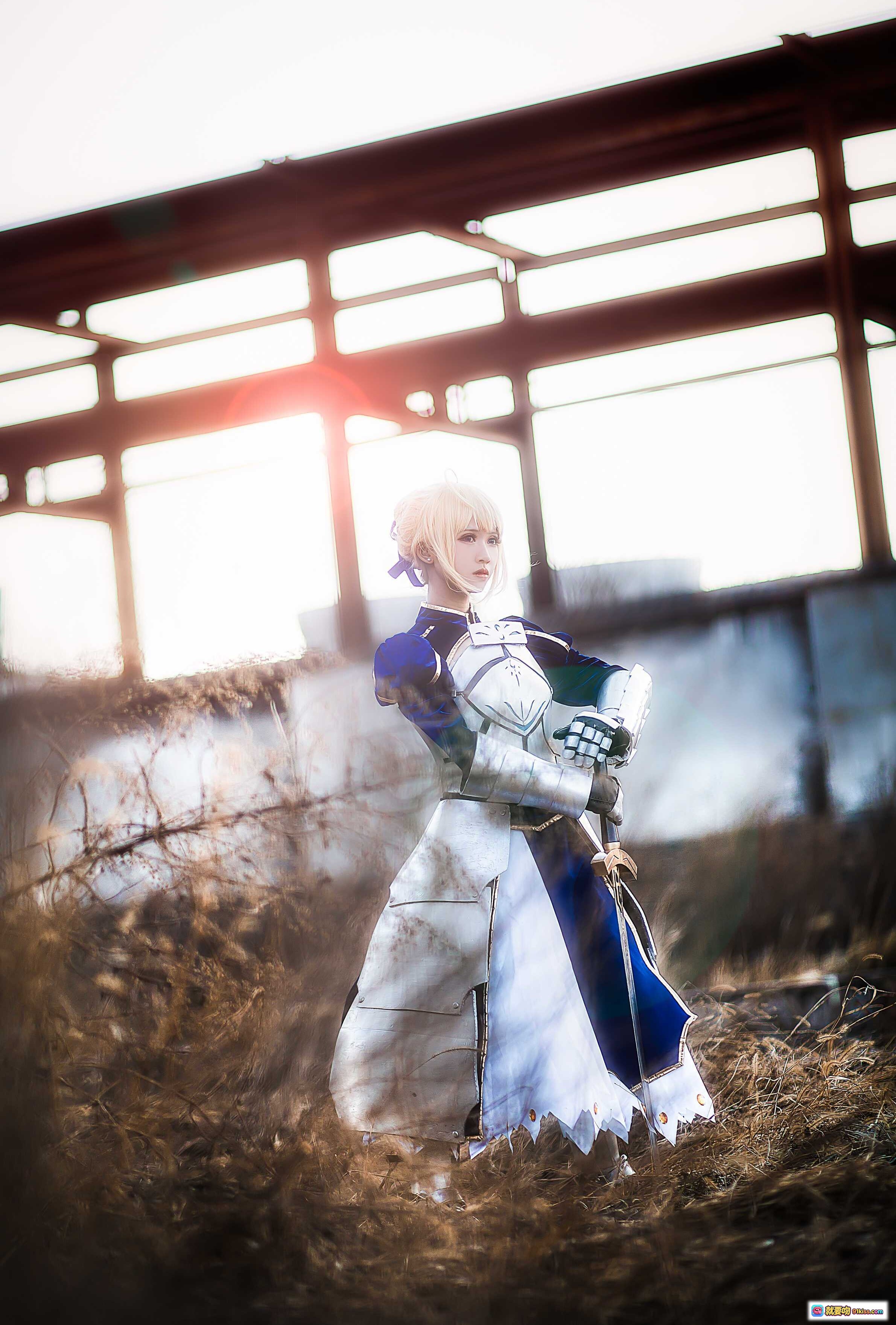 图片[4] - 鳗鱼霏儿Cosplay King of Knight蓝裙铠甲造型 金发持剑废墟场景年末特辑 - 就要吻