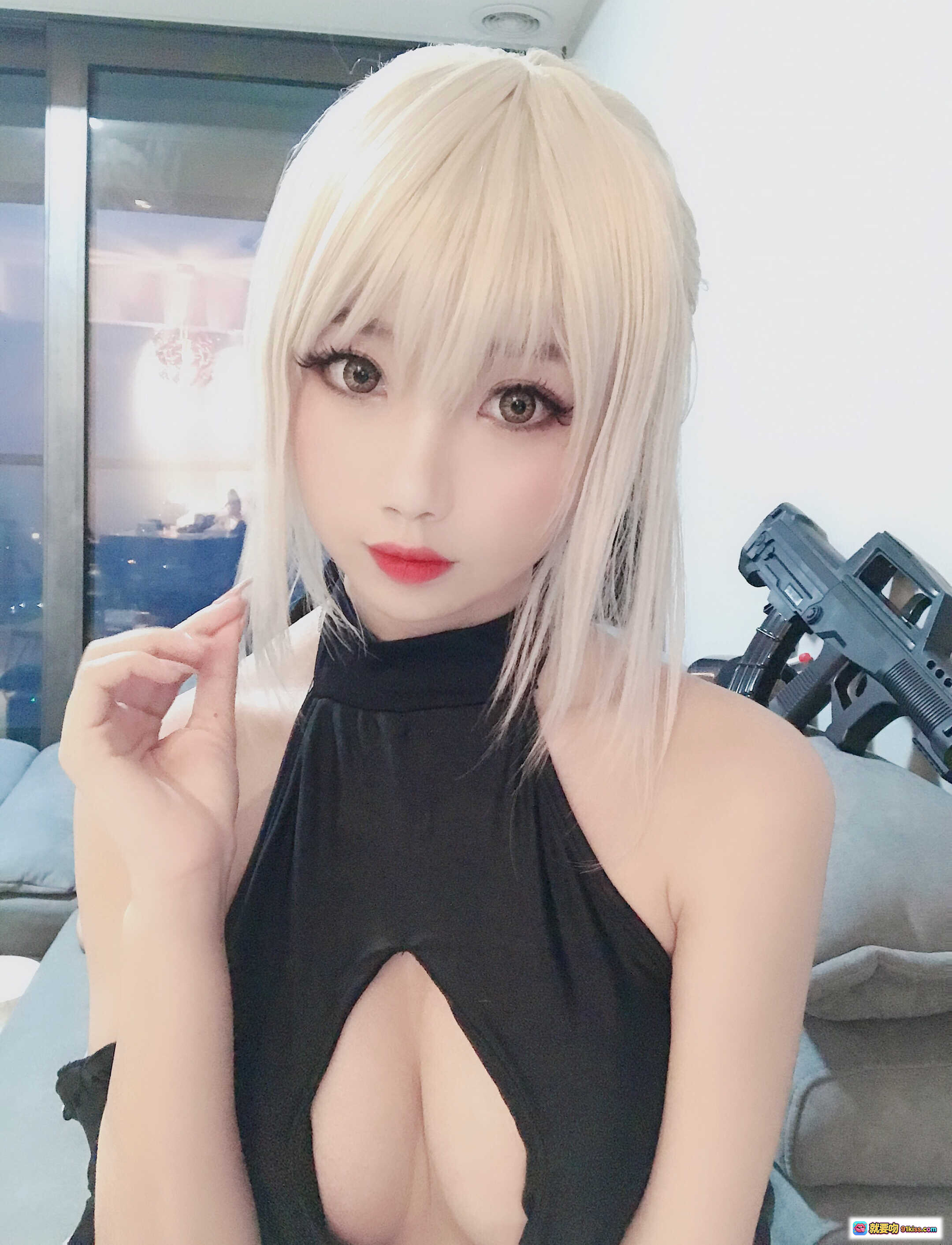 图片[2] - 鬼畜瑶NO.027黑呆泳装自拍写真 金发少女红唇诱惑 高领露肩设计性感迷人 室内私房美图 - 就要吻