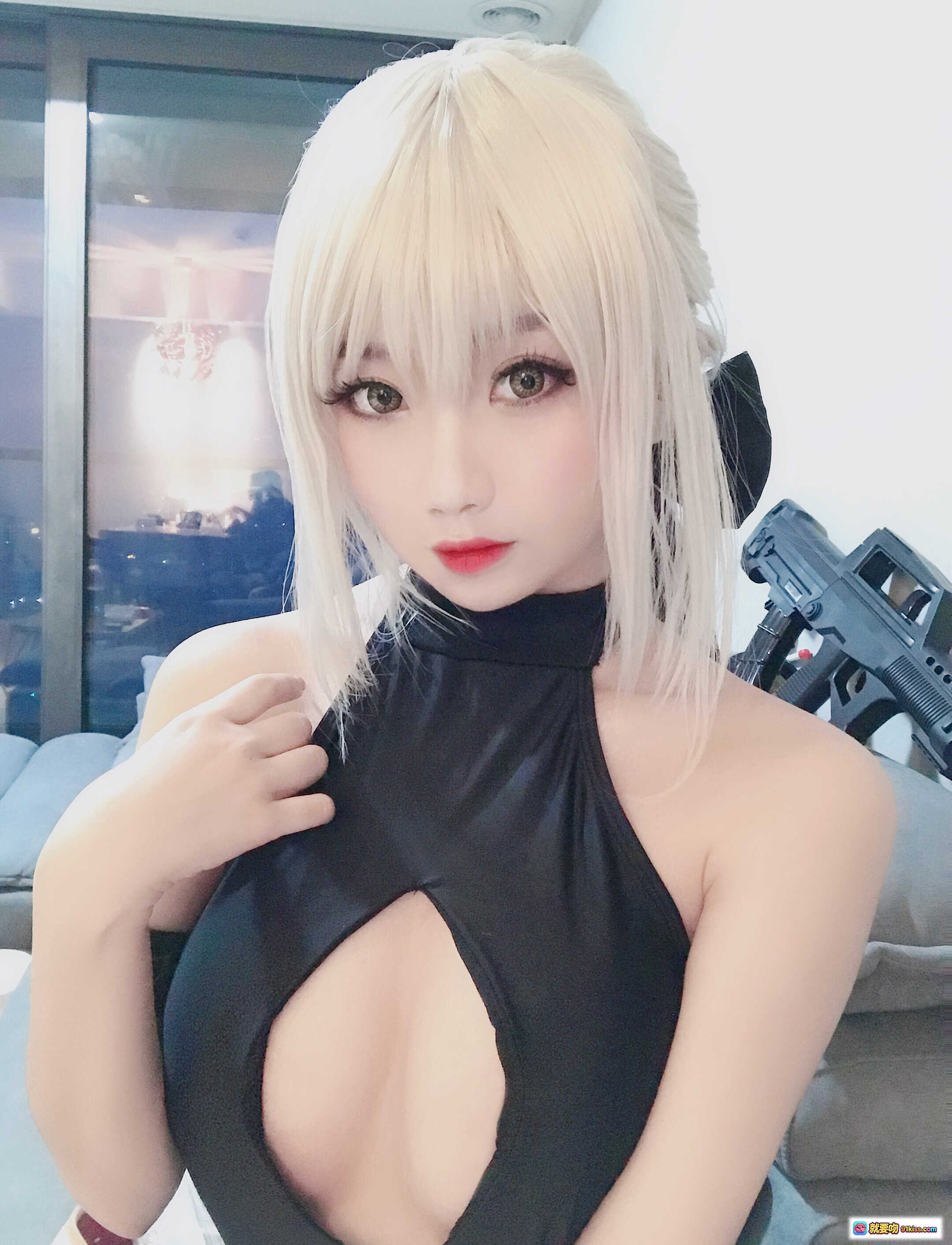 图片[5] - 鬼畜瑶NO.027黑呆泳装自拍写真 金发少女红唇诱惑 高领露肩设计性感迷人 室内私房美图 - 就要吻