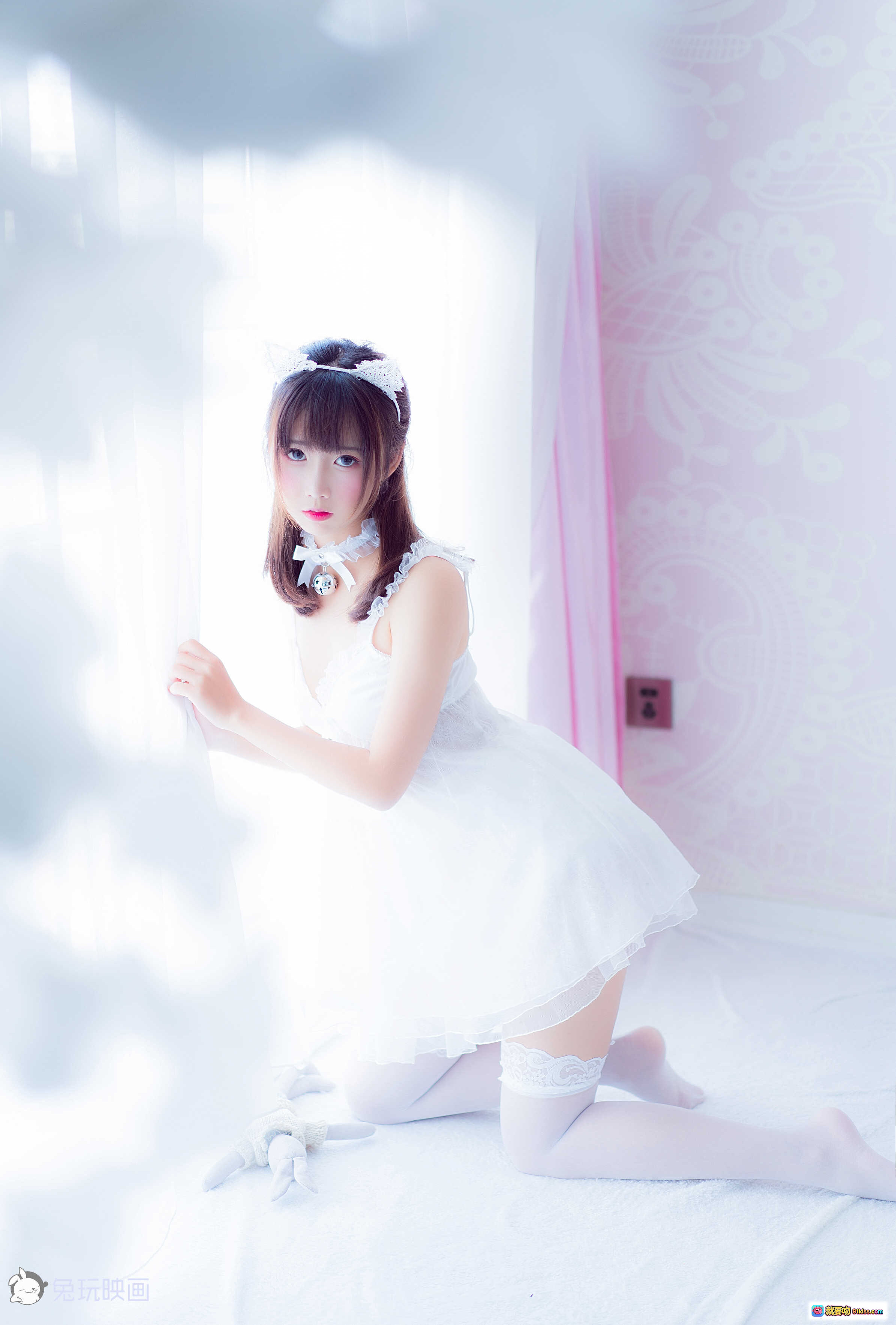 图片[6] - 面饼仙儿NO.002吊带睡衣写真 甜美少女风 白色蕾丝裙 清新卧室私房照 50P高清图集 - 就要吻