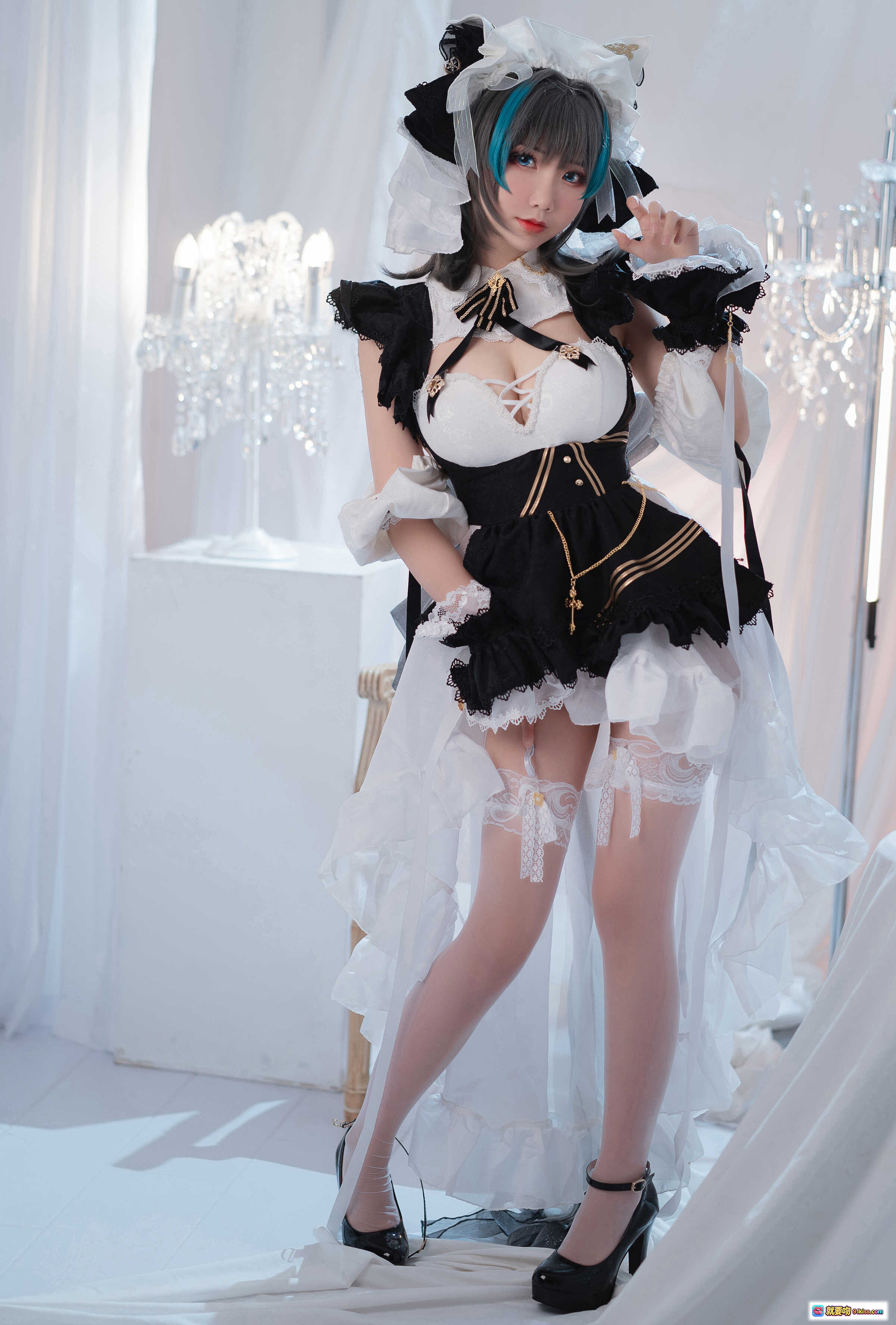 图片[5] - 面饼仙儿NO.095柴郡cosplay写真｜黑白色女仆装｜蓝发双马尾｜蕾丝高跟｜室内梦幻布景｜36P高清图集 - 就要吻