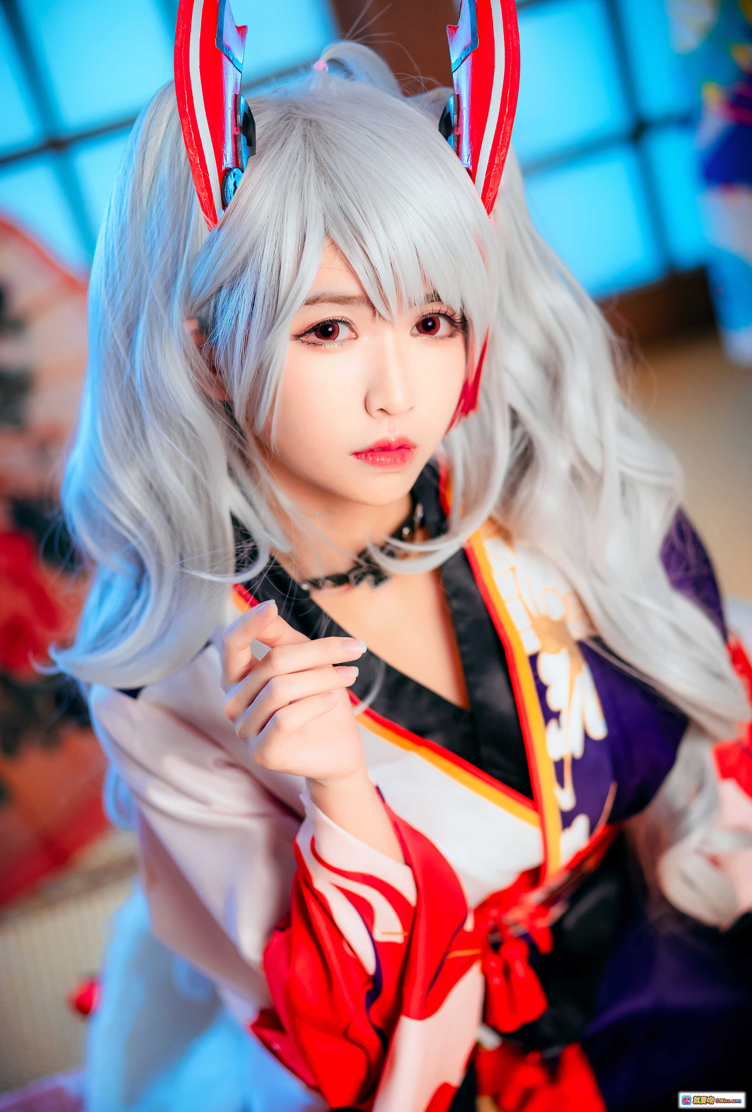 图片[7] - 鳗鱼霏儿NO.050欧根亲王Cosplay写真｜和风日式榻榻米场景｜银发兔耳造型｜红白和服黑丝美腿｜精致妆容与花伞道具 - 就要吻