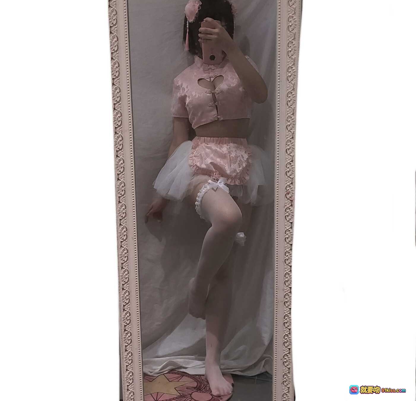 图片[2] - 蜜汁猫裘NO.030中华娘自拍写真｜粉色旗袍心形镂空设计｜甜美双马尾发饰｜高清43P美图 - 就要吻