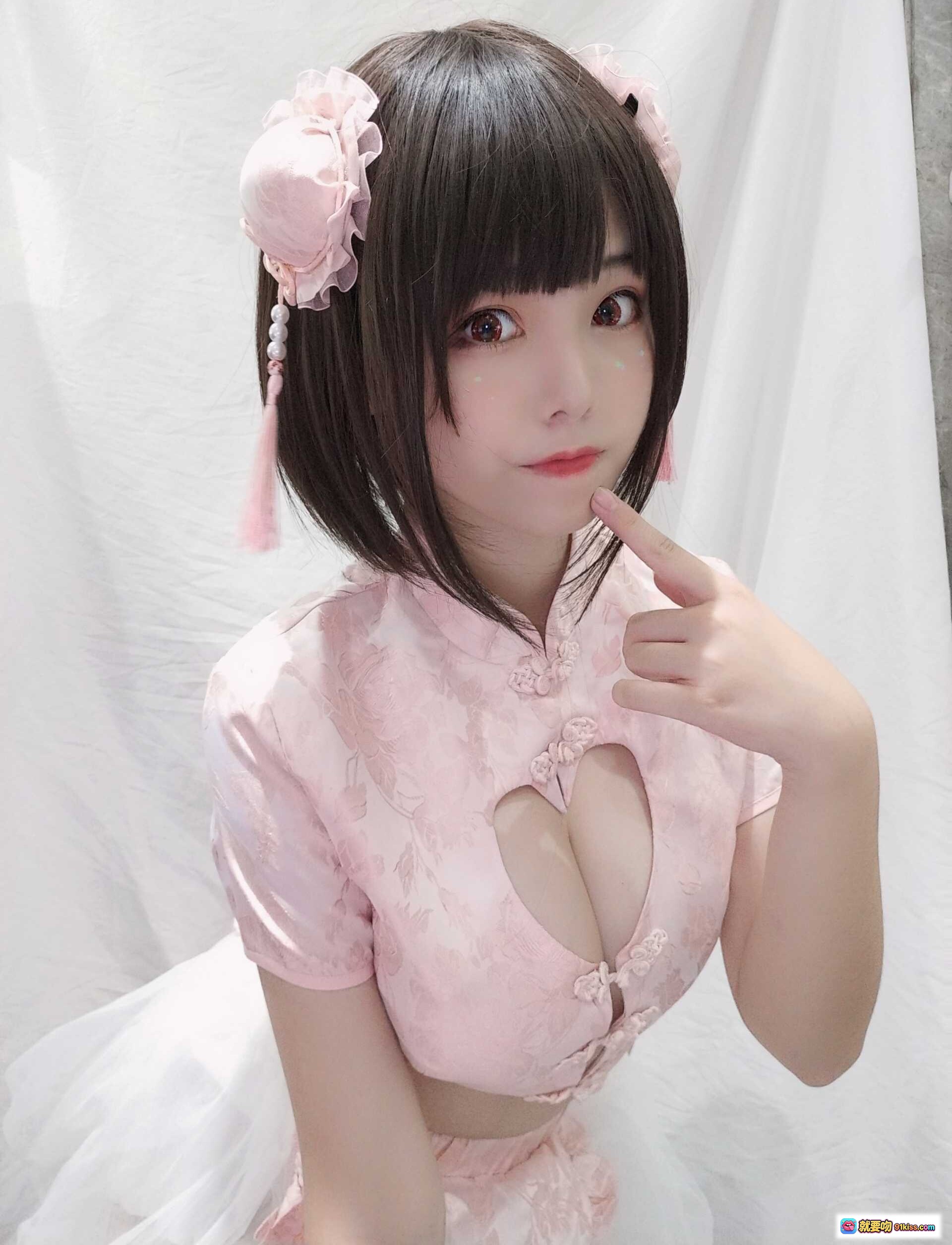 图片[7] - 蜜汁猫裘NO.030中华娘自拍写真｜粉色旗袍心形镂空设计｜甜美双马尾发饰｜高清43P美图 - 就要吻