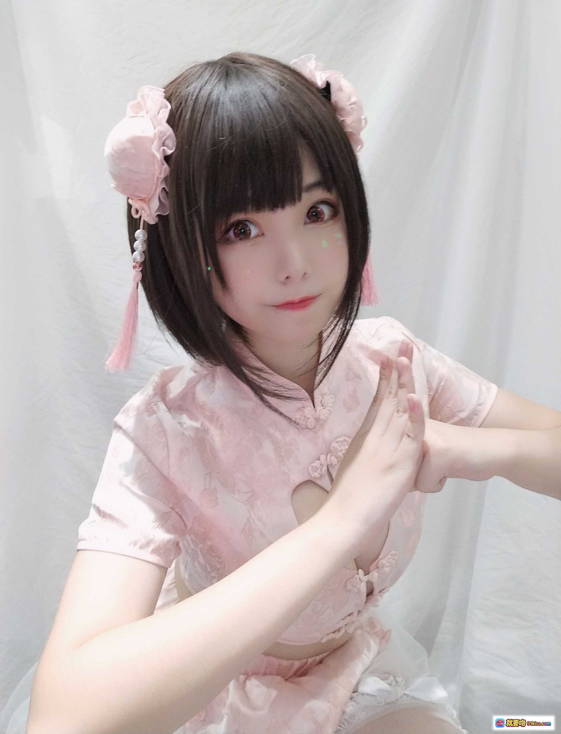 图片[9] - 蜜汁猫裘NO.030中华娘自拍写真｜粉色旗袍心形镂空设计｜甜美双马尾发饰｜高清43P美图 - 就要吻