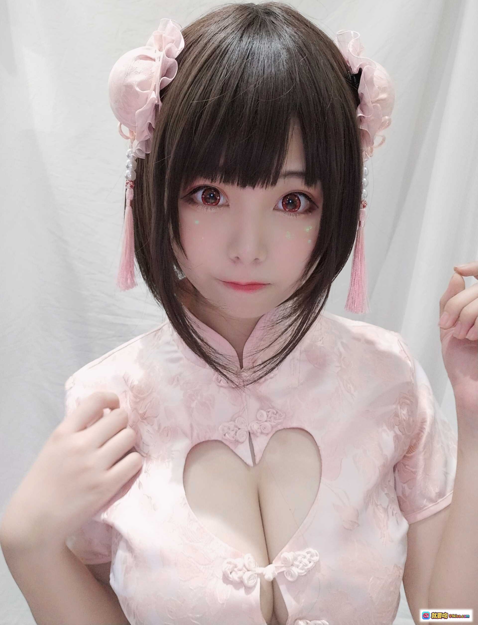 图片[6] - 蜜汁猫裘NO.030中华娘自拍写真｜粉色旗袍心形镂空设计｜甜美双马尾发饰｜高清43P美图 - 就要吻