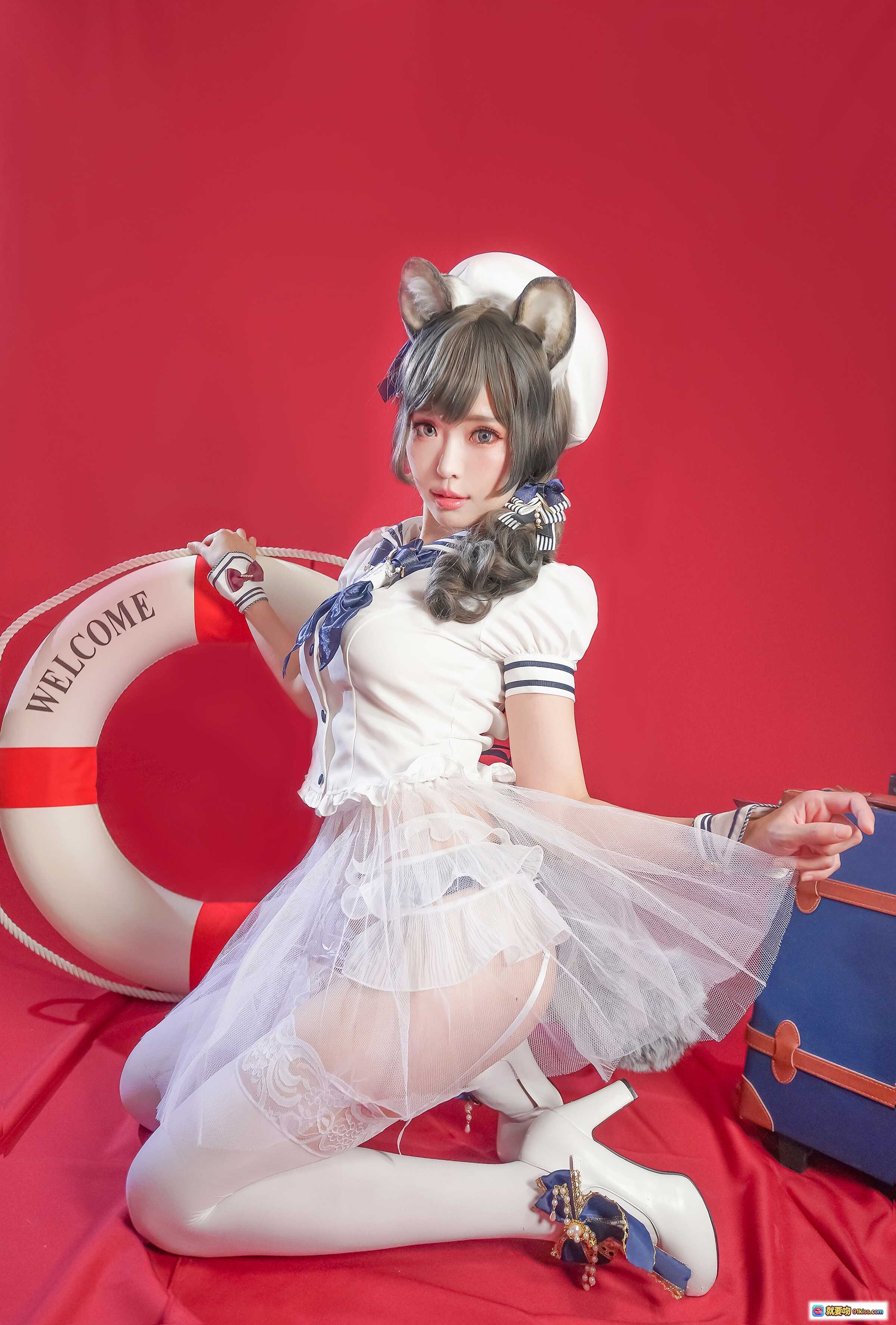 图片[7] - ElyEE子 NO.048 猫耳女仆装Cosplay 白色蕾丝裙+蓝蝴蝶结+VBR07船桨道具 红背景写真美图 - 就要吻