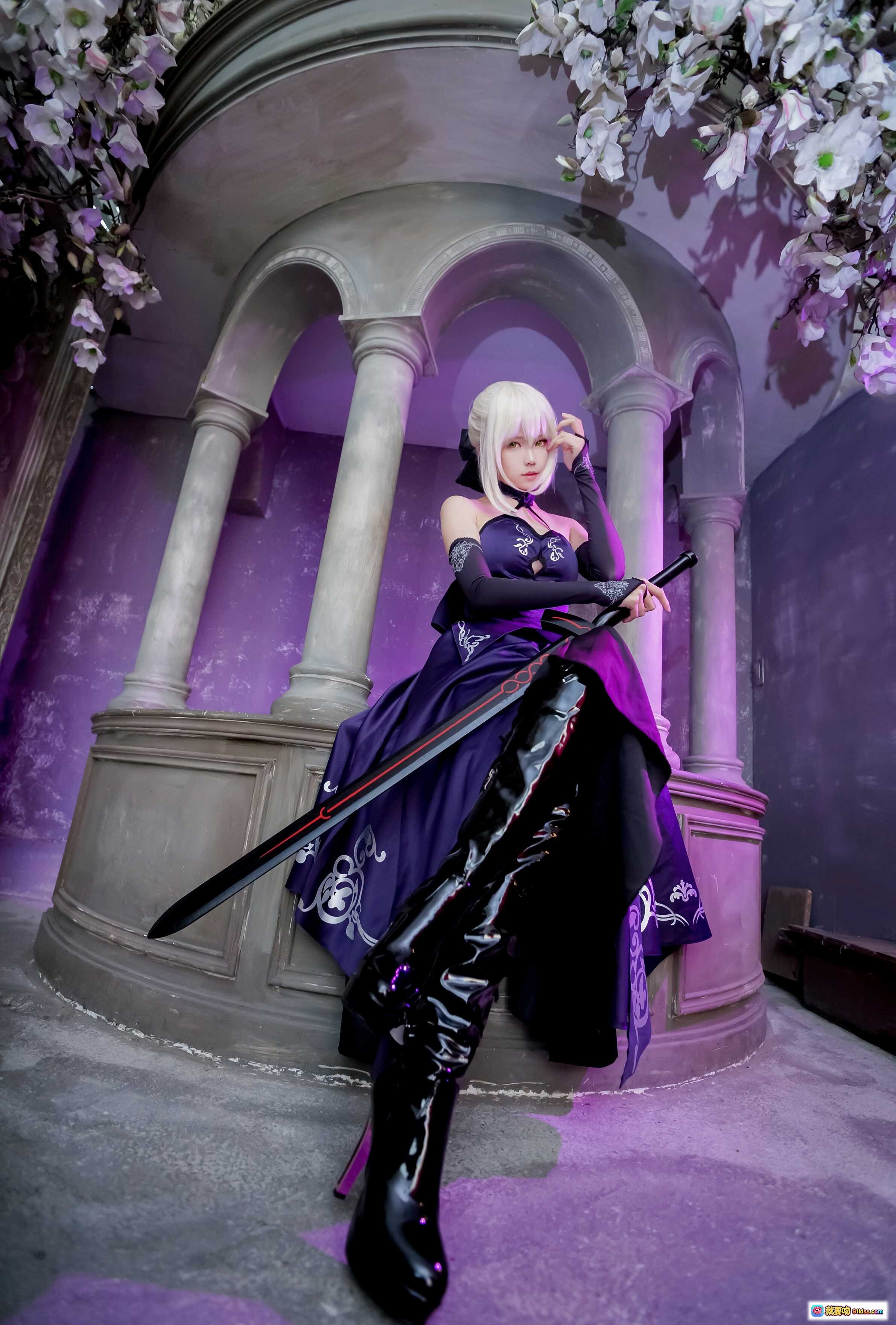 图片[6] - ElyEE子NO.035 黑色礼服cosplay 白发少女 百合花环绕 紫光氛围感写真 精致妆容 优雅姿势 二次元角色扮演 - 就要吻