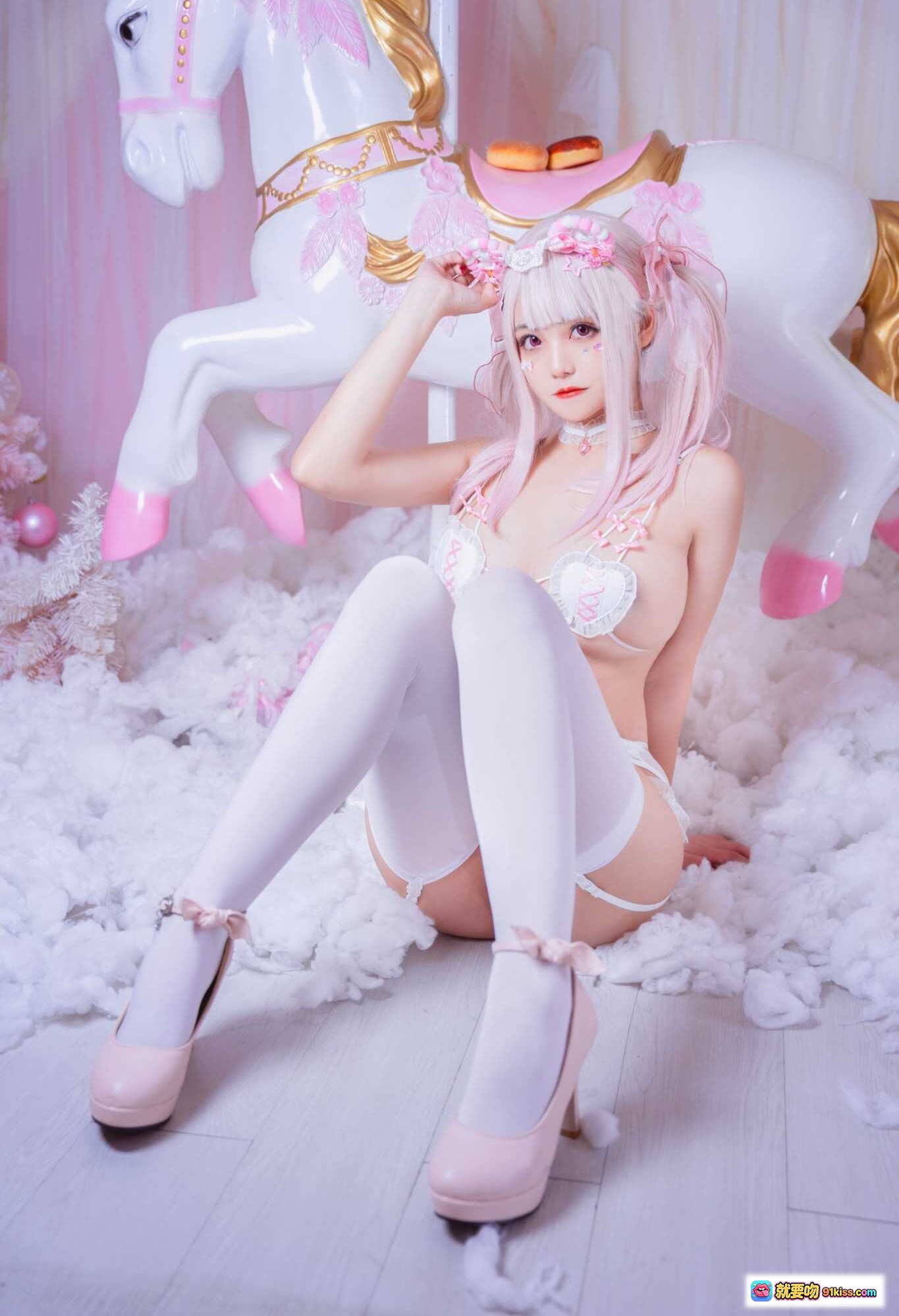 图片[10] - 蜜汁猫裘NO.041糖果假期写真｜白丝高跟美腿性感内衣粉色系少女风私房摄影30P - 就要吻