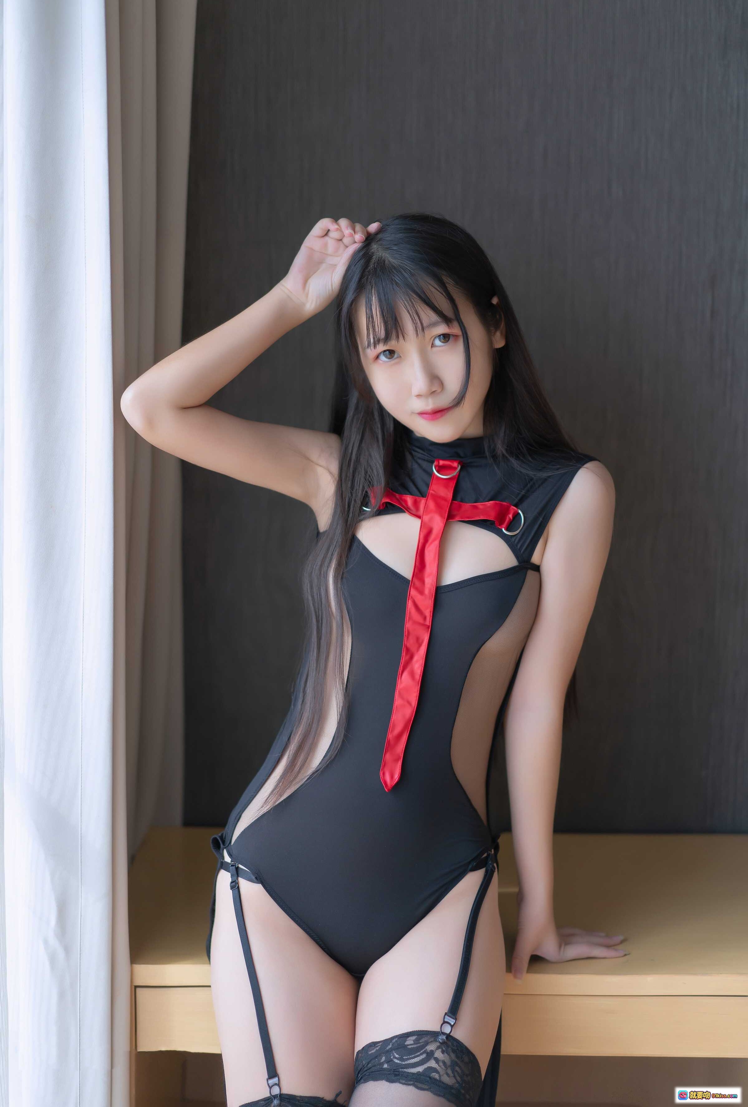 图片[6] - 不呆猫连体黑丝写真NO.011｜性感镂空设计+红色领结+蕾丝吊袜带+私房美腿诱惑 - 就要吻