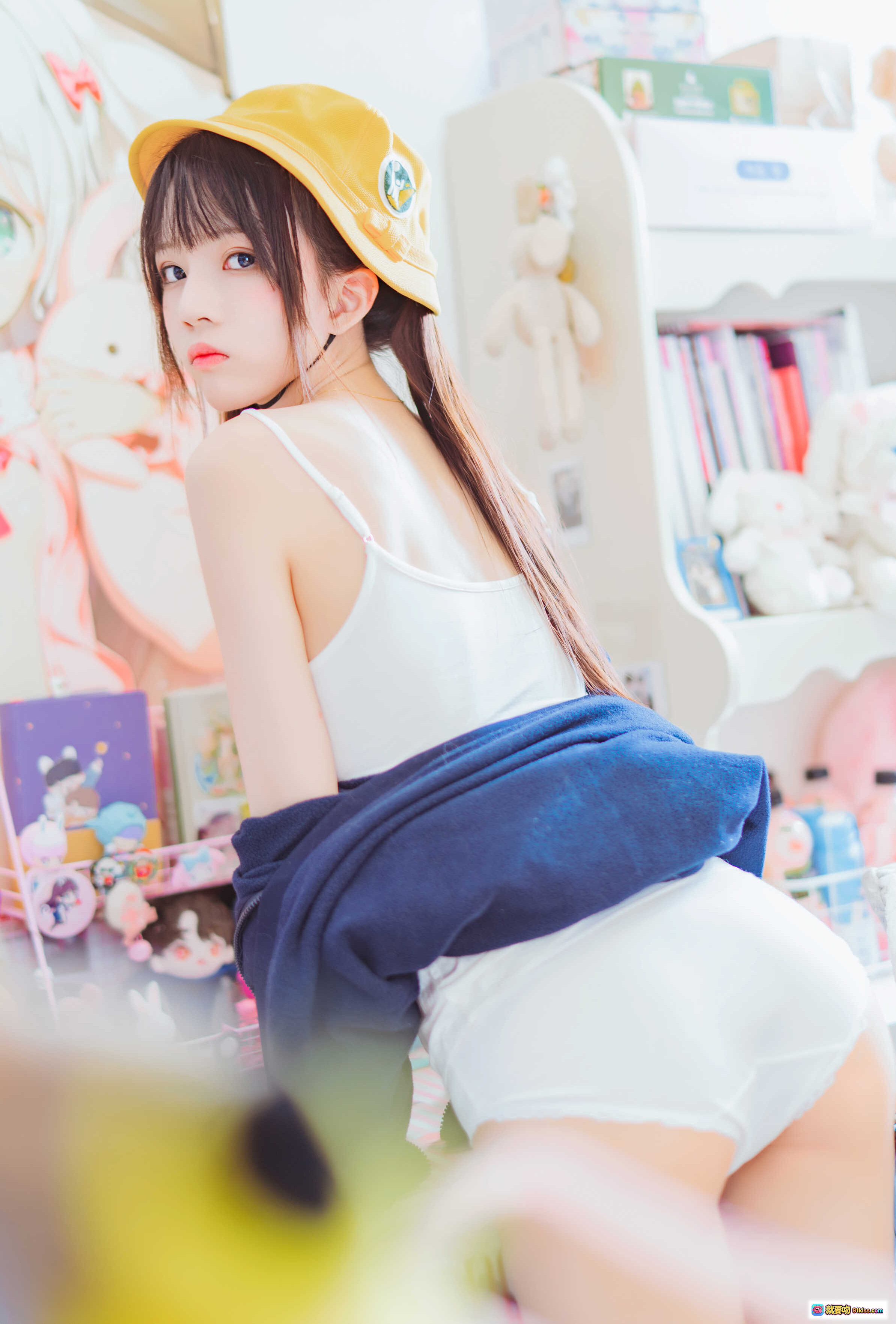 桜桃喵云溪溪奶桃桃写真集95P1.66GB可爱少女黄帽白背心居家风萌系摄影 - 就要吻