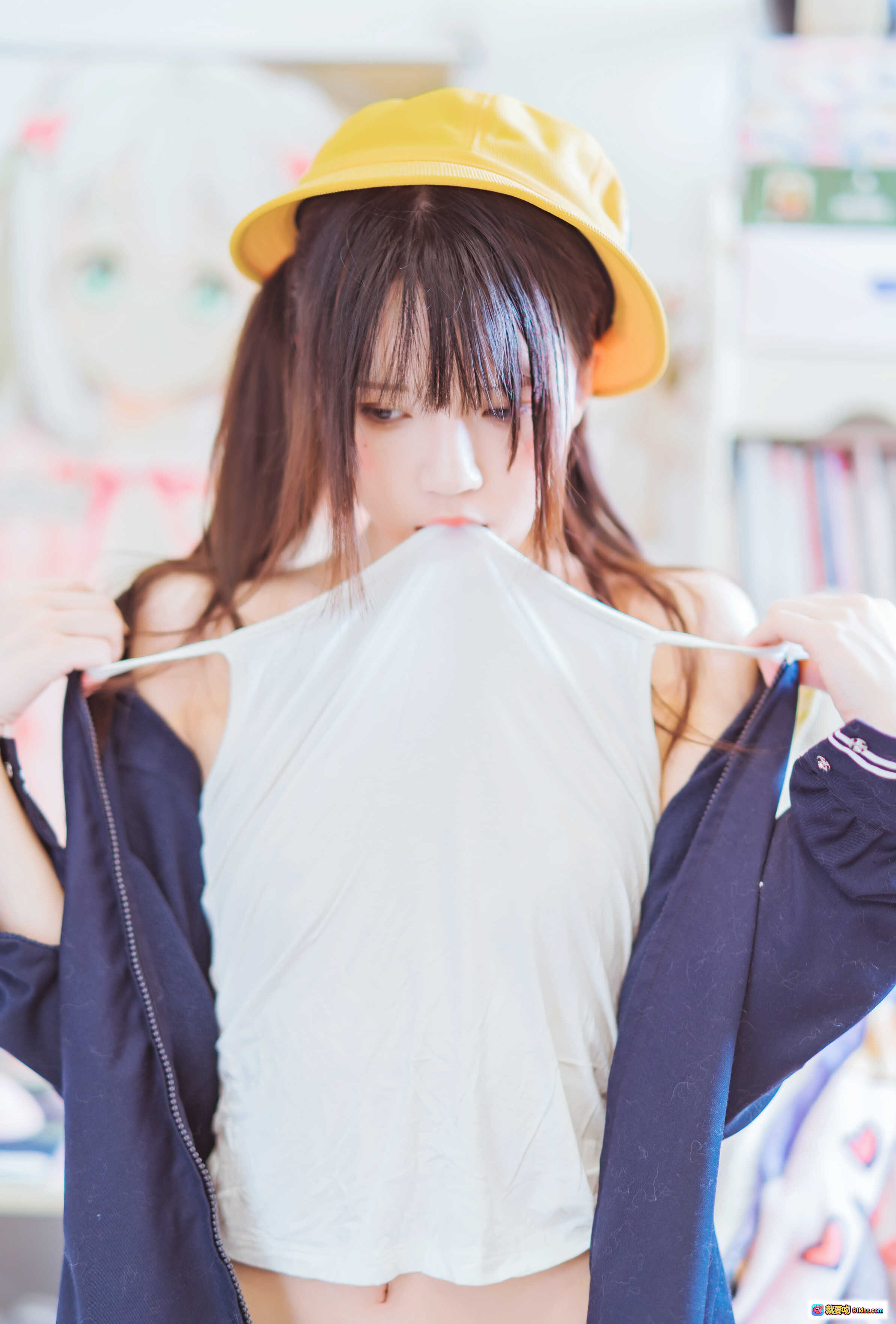 图片[8] - 桜桃喵云溪溪奶桃桃写真集95P1.66GB可爱少女黄帽白背心居家风萌系摄影 - 就要吻