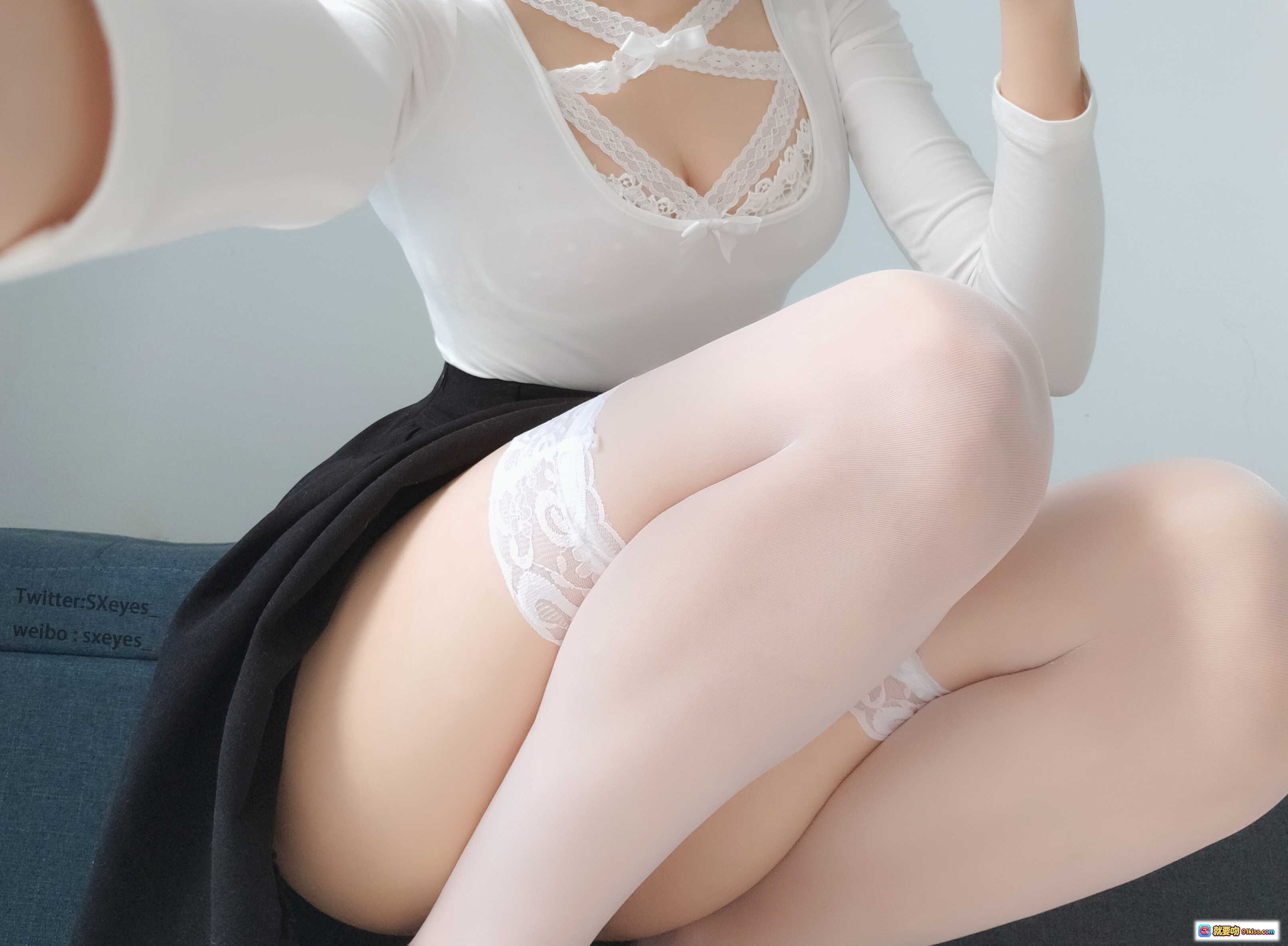 图片[1] - 眼酱大魔王w Vol.13 白蕾丝姐姐 美腿丝袜 优雅坐姿 27P高清写真集 - 就要吻