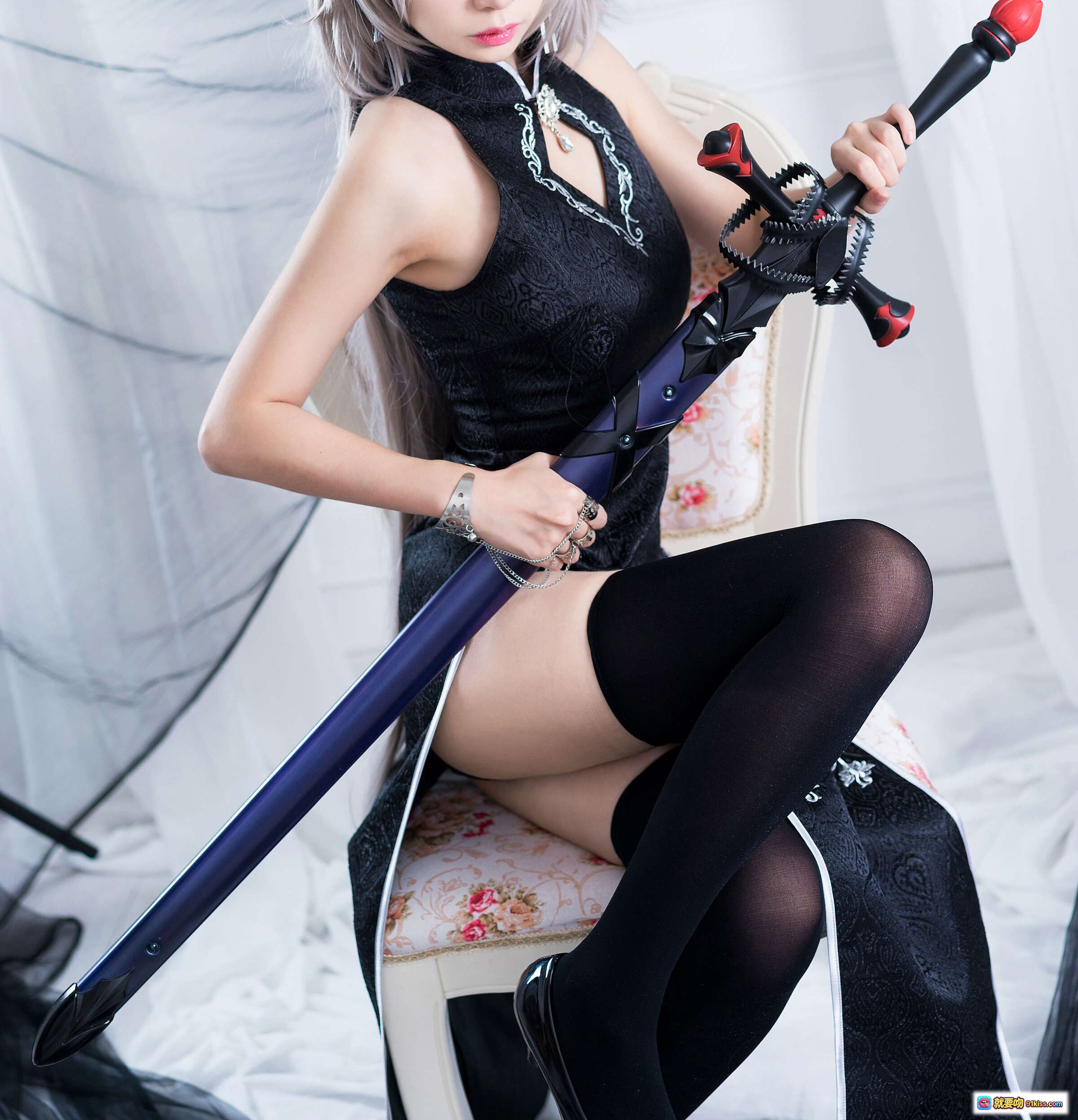 图片[9] - 疯猫ss NO.008 黑骑士 Cosplay 美女 银发 冷艳妆容 黑色紧身衣 头饰飘纱 气质写真 16P高清图集 - 就要吻