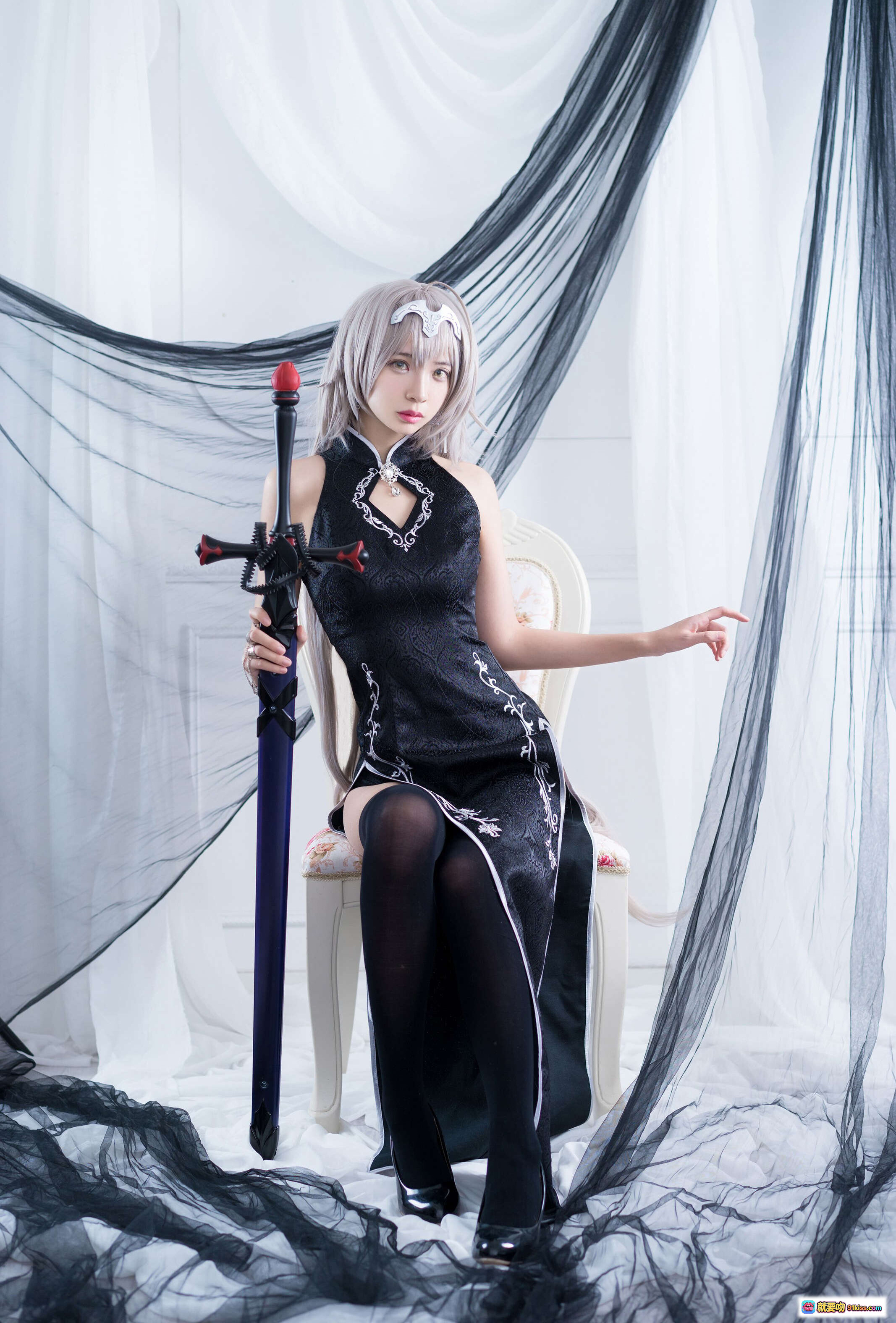 图片[5] - 疯猫ss NO.008 黑骑士 Cosplay 美女 银发 冷艳妆容 黑色紧身衣 头饰飘纱 气质写真 16P高清图集 - 就要吻