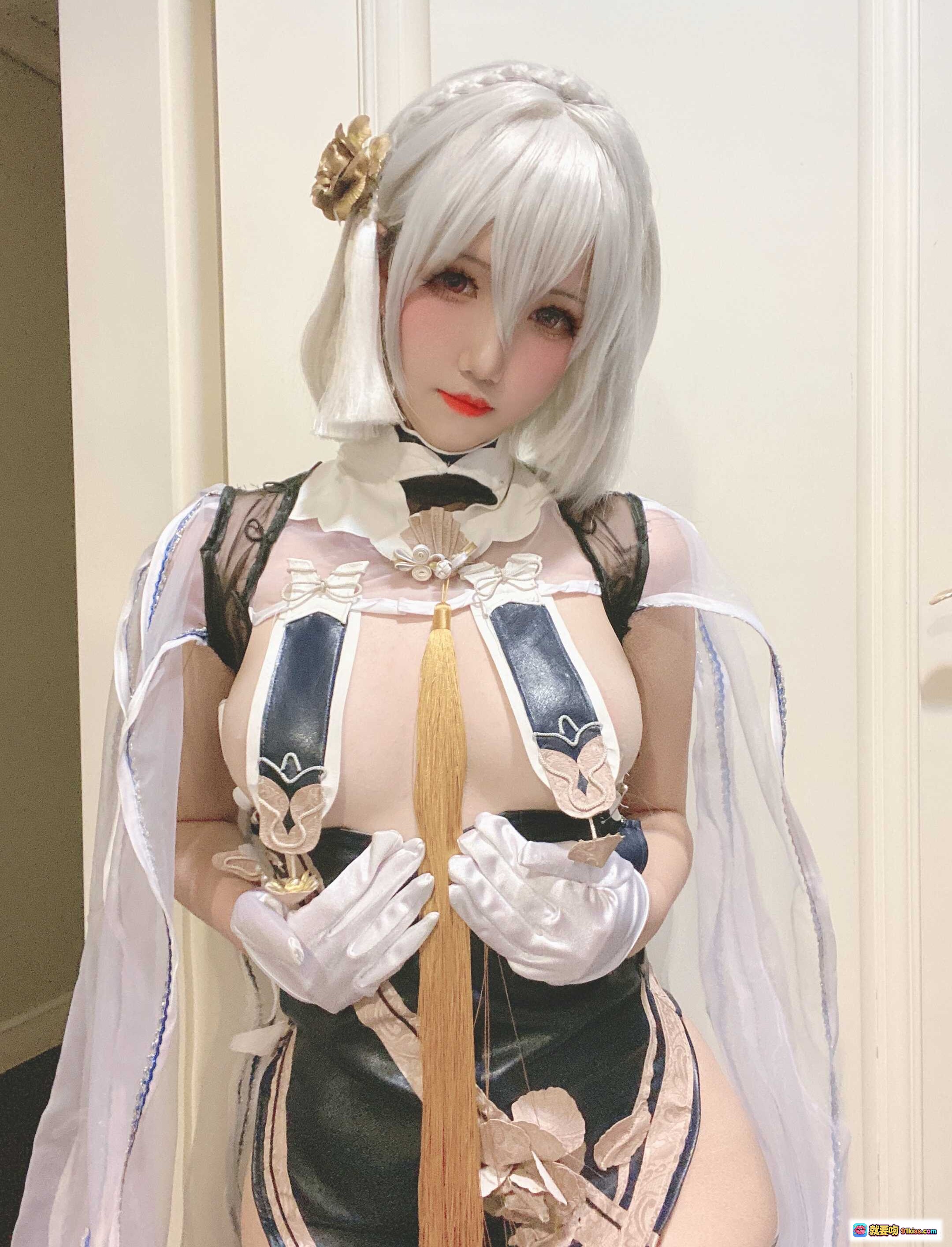 图片[3] - 阿薰kaOri NO.009 碧蓝天狼星Cosplay写真 41P高清美图 白色蕾丝内衣 黑金制服 优雅跪姿 木质地板暖光氛围 - 就要吻