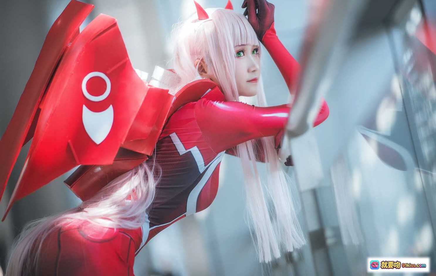 三度_69 NO.016 比翼之吻 Cosplay 粉发红装恶魔角机甲少女 16P高清写真集 - 就要吻