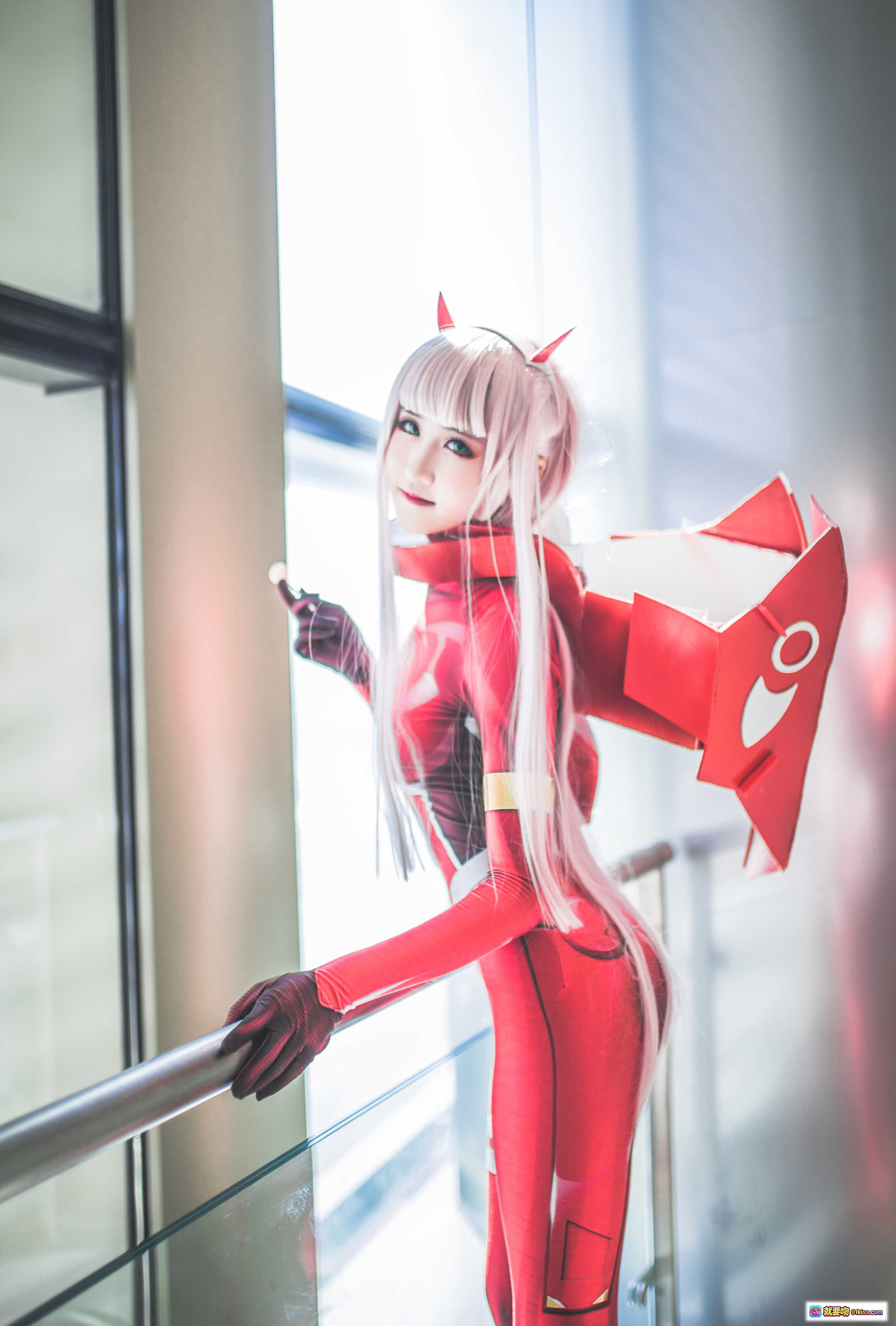 图片[4] - 三度_69 NO.016 比翼之吻 Cosplay 粉发红装恶魔角机甲少女 16P高清写真集 - 就要吻