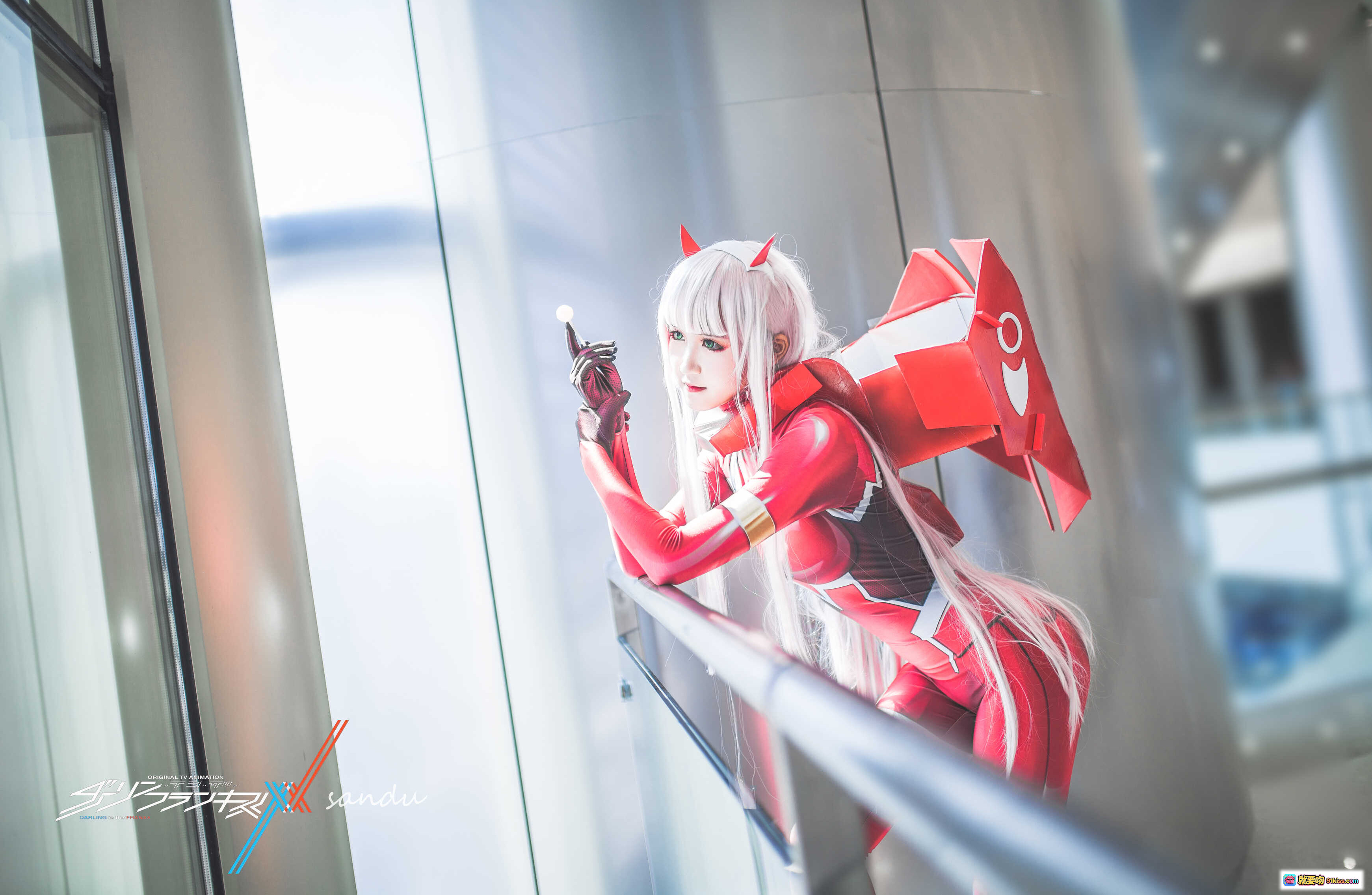 图片[8] - 三度_69 NO.016 比翼之吻 Cosplay 粉发红装恶魔角机甲少女 16P高清写真集 - 就要吻