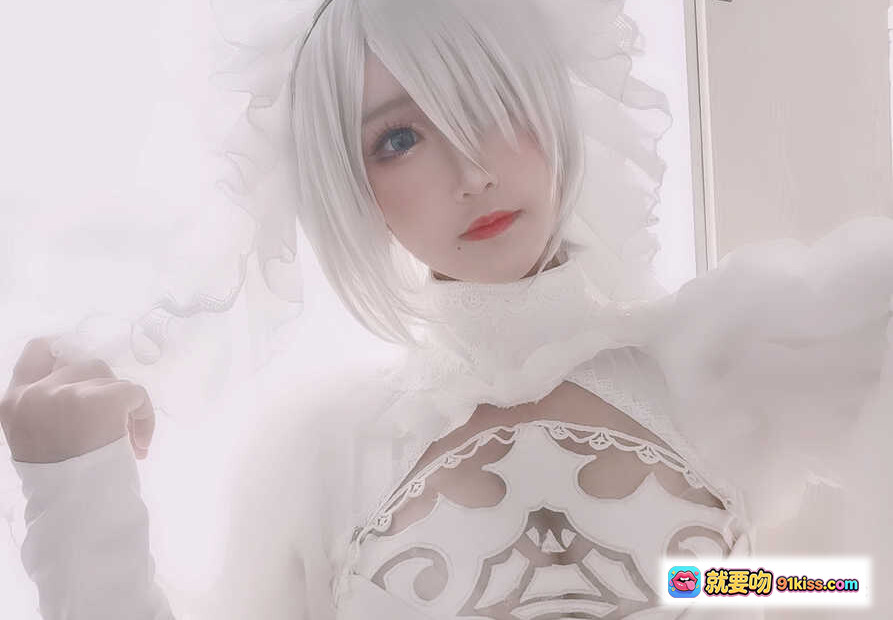 图片[5] - 三度_69 NO.046 2B典藏 Cosplay 白色婚纱战斗姿态 雪景城堡背景 精致蕾丝长靴 持剑动态美图 - 就要吻