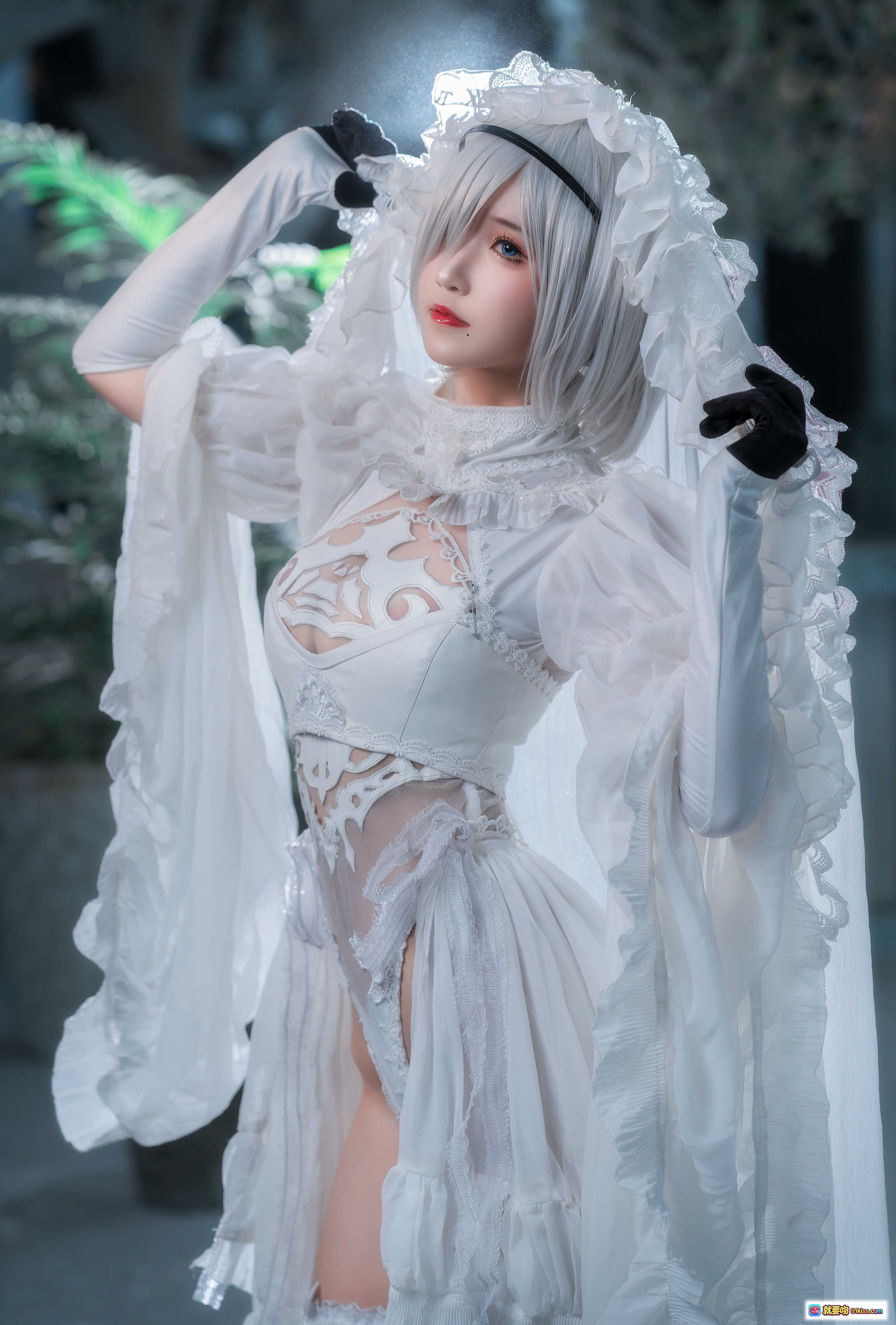 图片[2] - 三度_69 NO.046 2B典藏 Cosplay 白色婚纱战斗姿态 雪景城堡背景 精致蕾丝长靴 持剑动态美图 - 就要吻