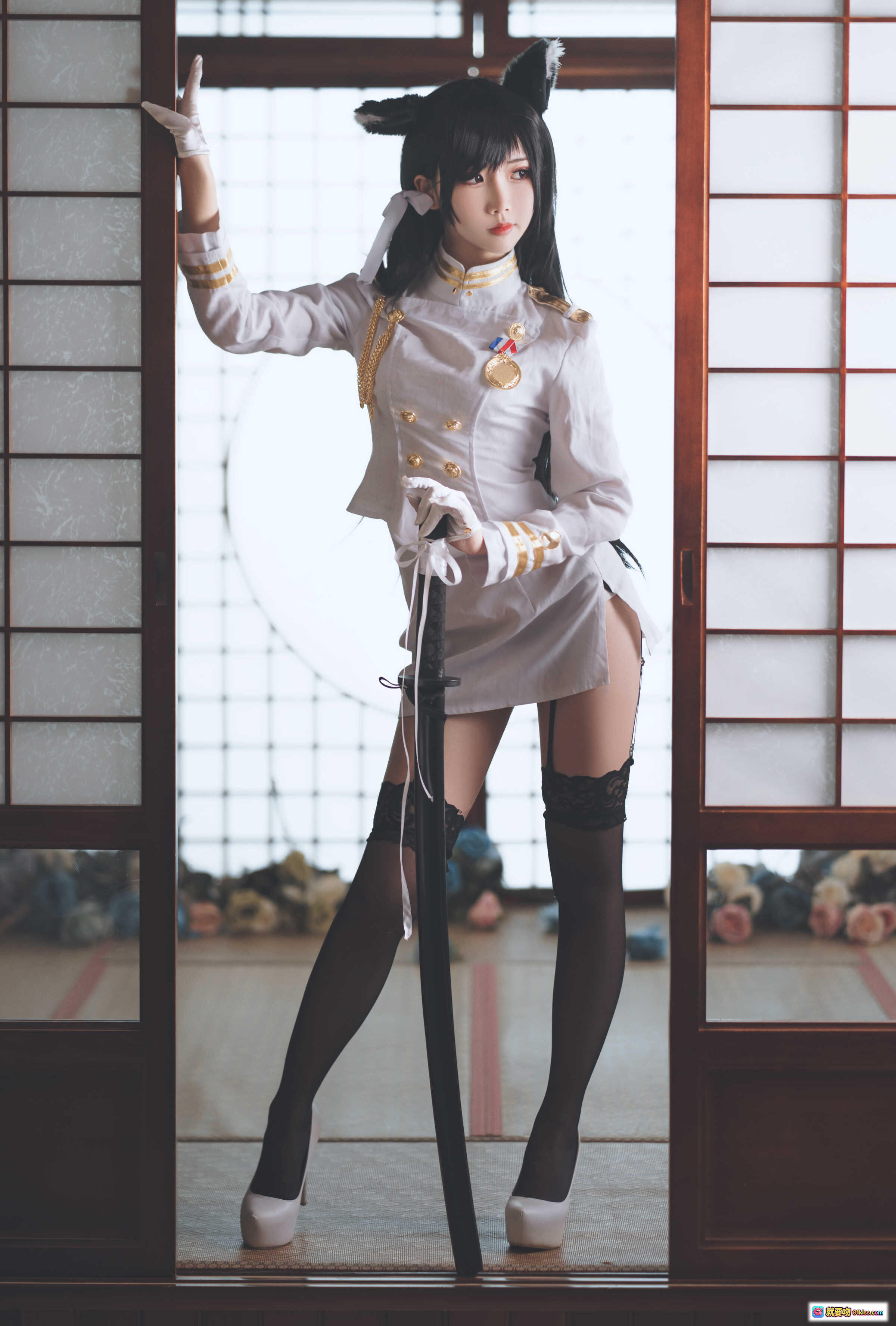 图片[3] - 面饼仙儿NO.027爱宕原皮Cosplay写真 | 白色军装+猫耳+黑丝蕾丝袜+高跟鞋 | 日式拉门背景优雅摆拍 - 就要吻
