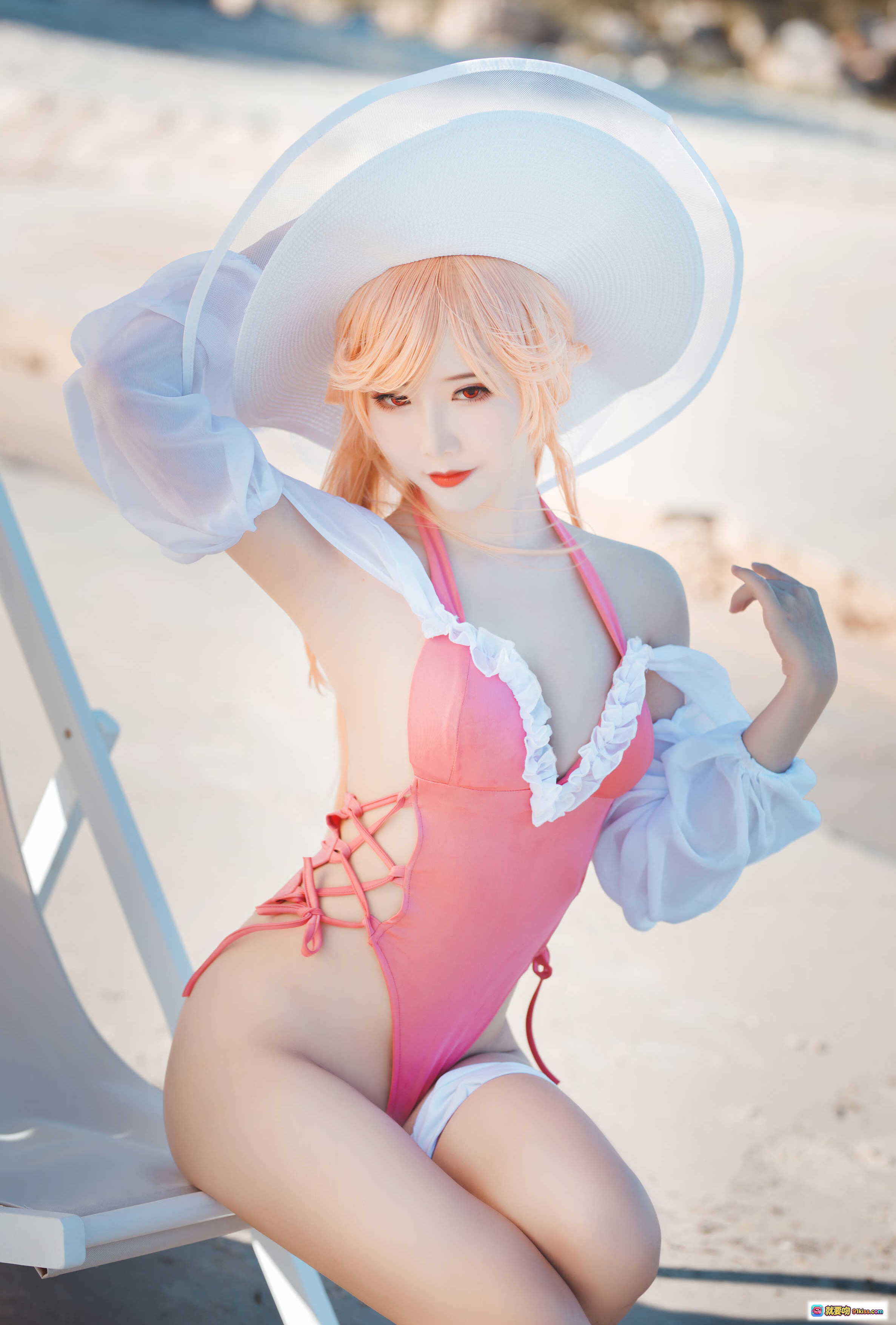 图片[10] - 面饼仙儿NO.084黎塞留海滩写真｜粉色泳衣+白色宽檐帽+条纹遮阳伞+沙滩躺椅+蕾丝边饰+高跟凉鞋+海边度假风 - 就要吻