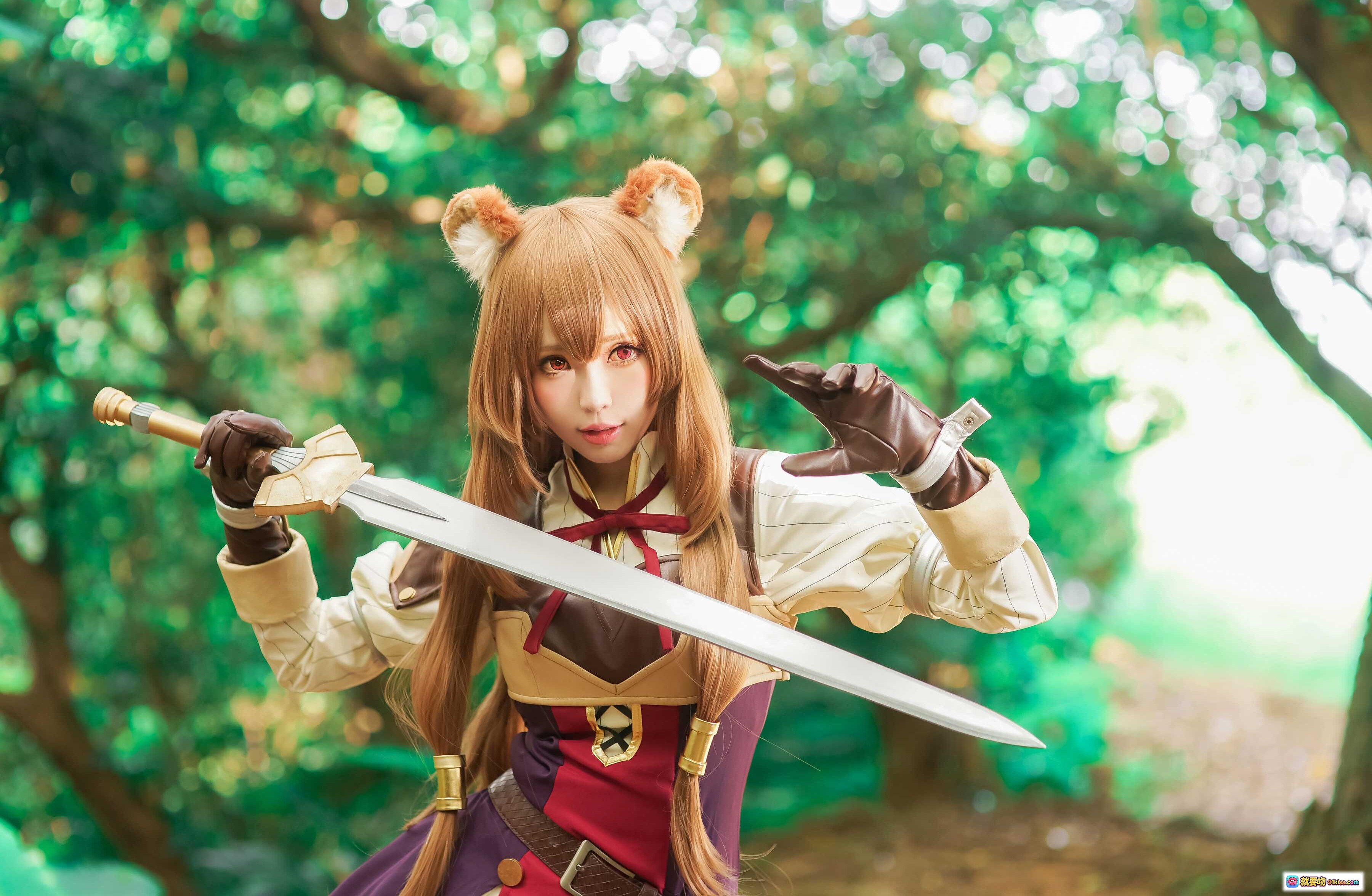图片[9] - ElyEE子NO.052狐狸耳少女Cosplay持剑森林写真｜可爱兽耳+蓬松尾巴+紫色短裙+户外自然光人像 - 就要吻