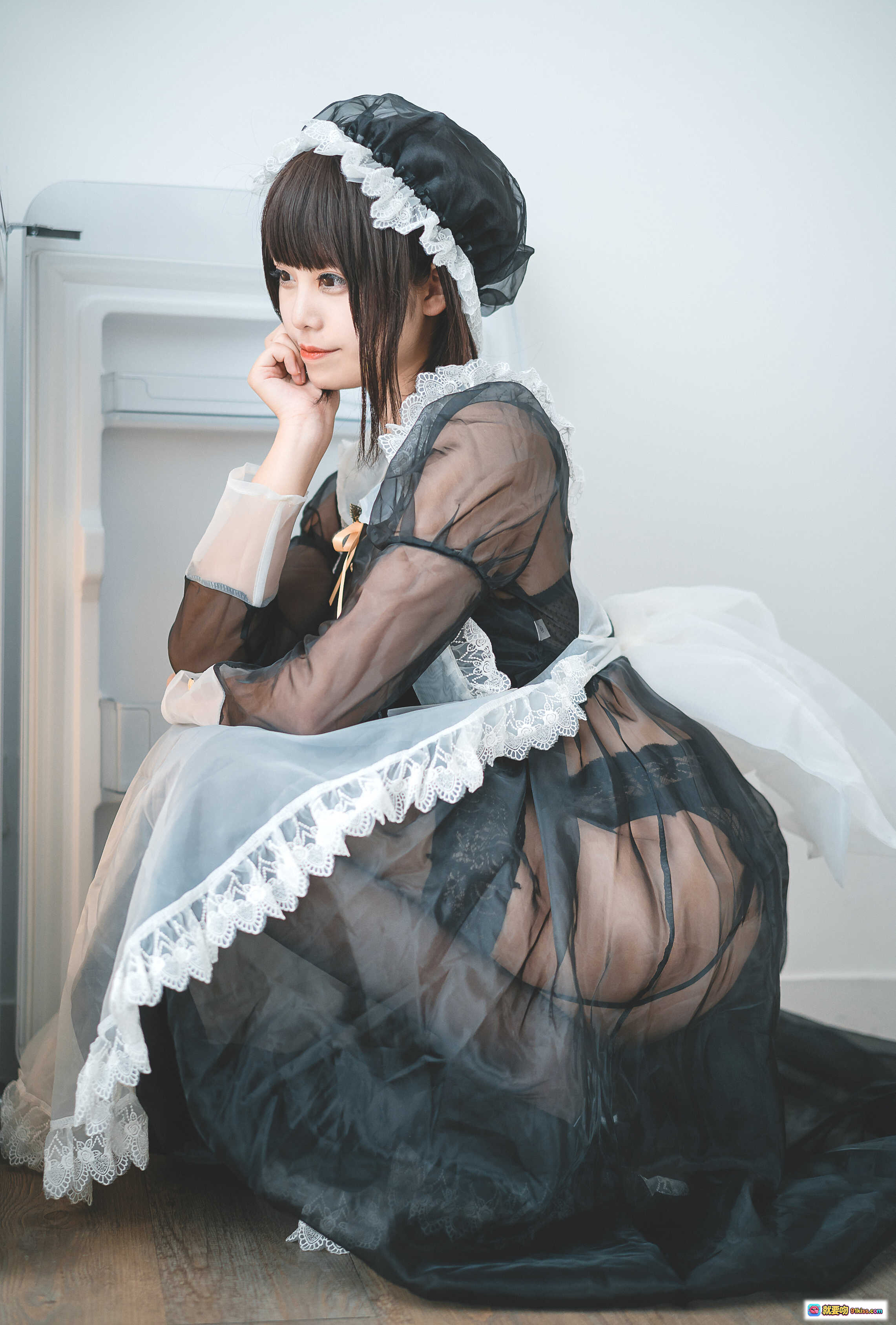 图片[8] - 蜜汁猫裘NO.021透明女仆写真-黑丝蕾丝吊带袜+透视薄纱女仆装+眼镜萌妹沙发躺姿30P - 就要吻