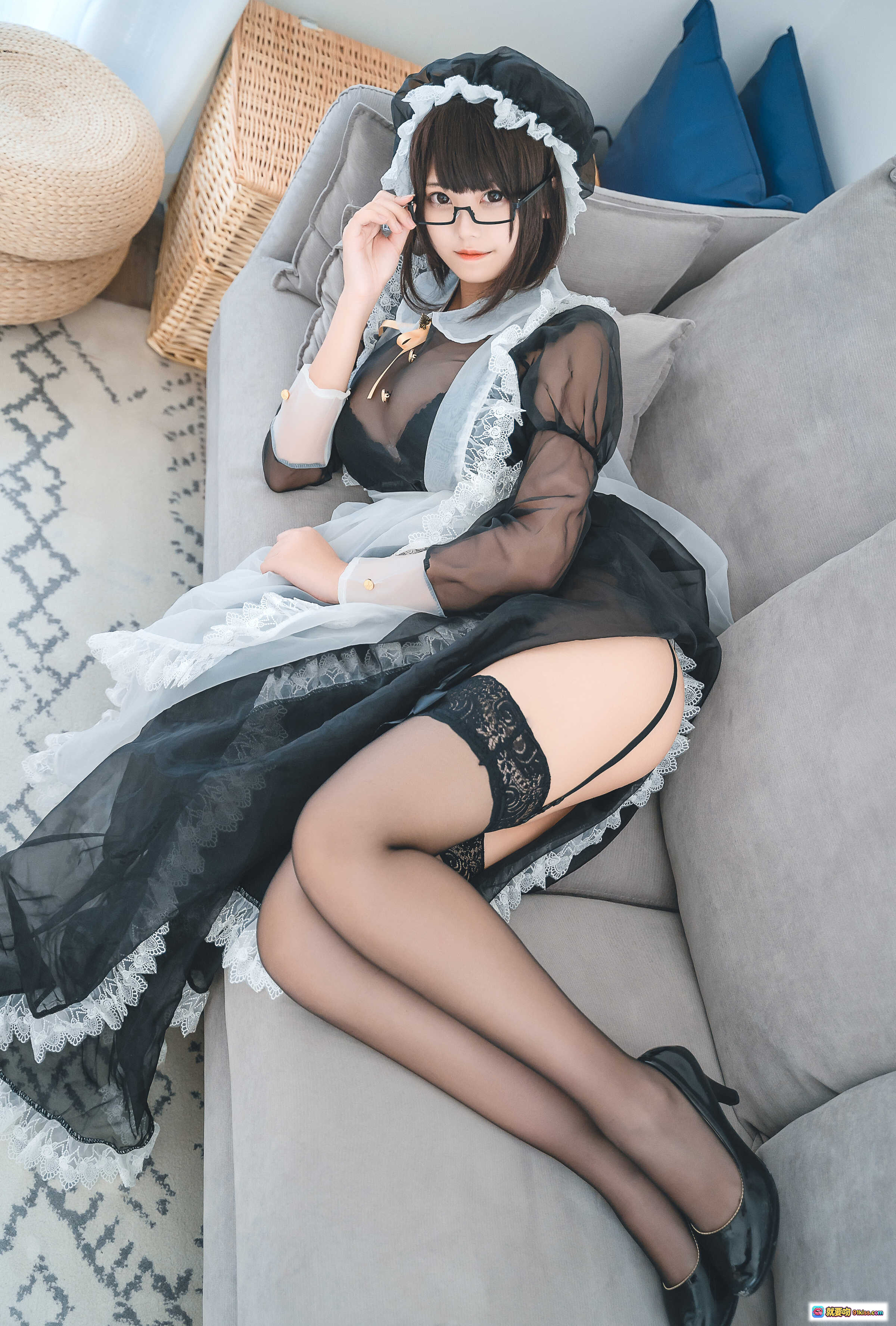 图片[7] - 蜜汁猫裘NO.021透明女仆写真-黑丝蕾丝吊带袜+透视薄纱女仆装+眼镜萌妹沙发躺姿30P - 就要吻