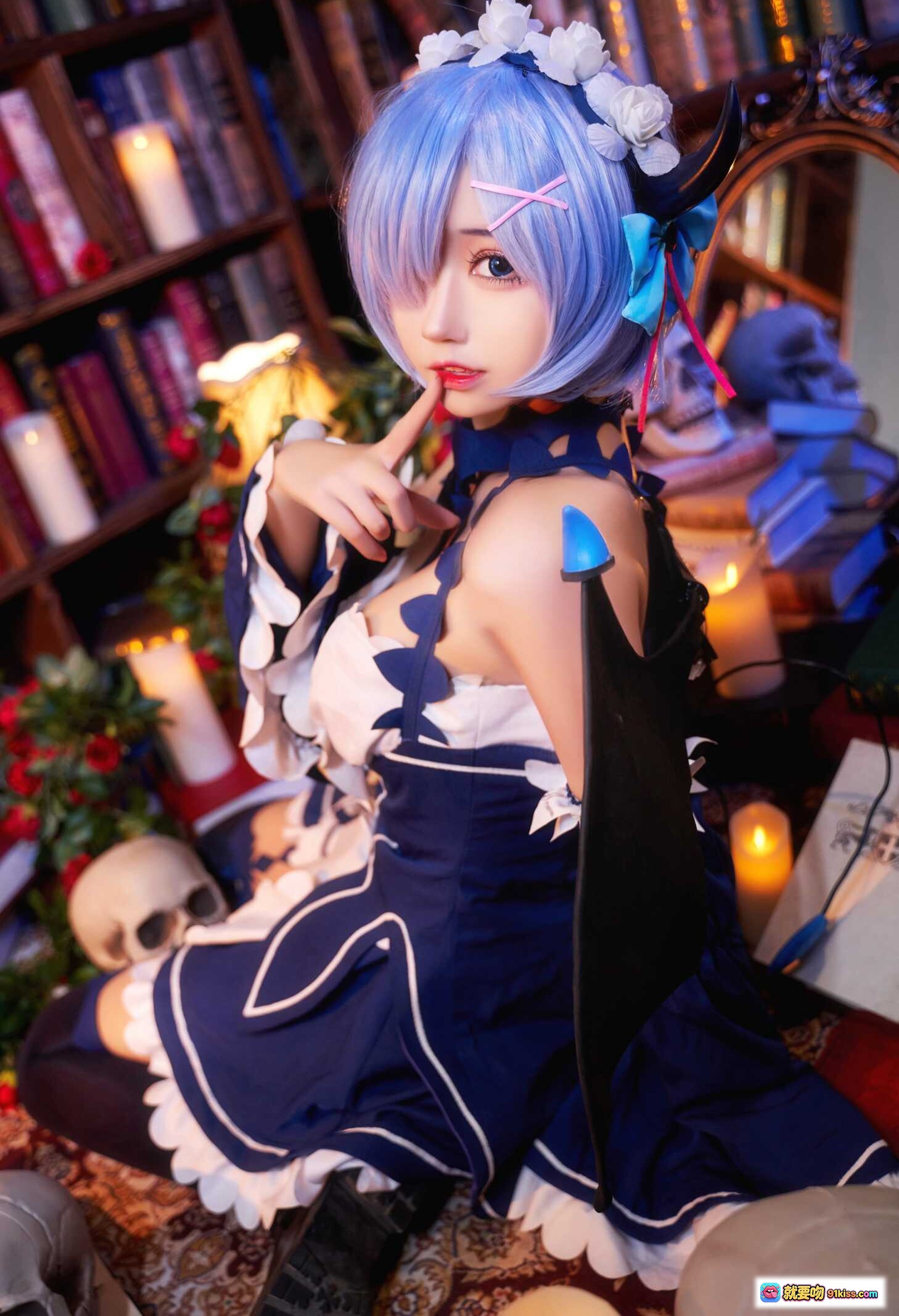 图片[7] - 猫君君_MaoJun NO.010 雷姆小恶魔cosplay 蓝发恶魔角女仆装 书架背景精致写真 23P高清图集 - 就要吻