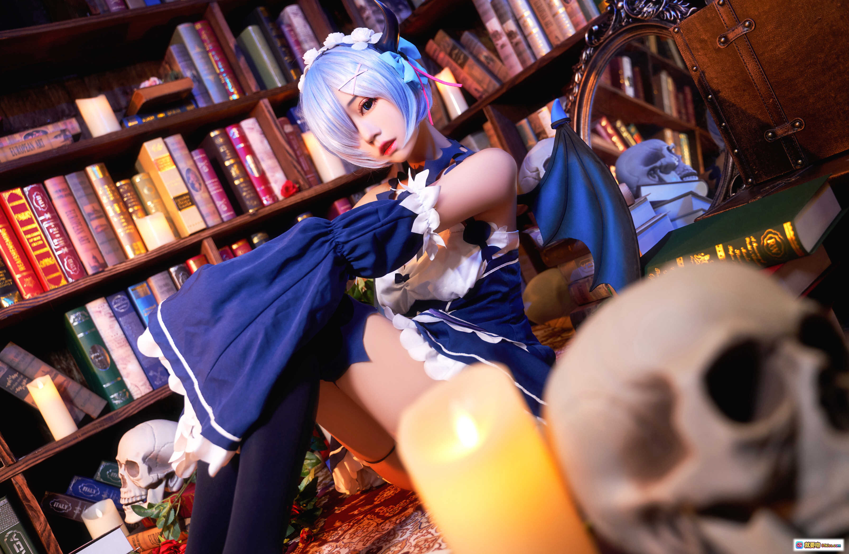 图片[4] - 猫君君_MaoJun NO.010 雷姆小恶魔cosplay 蓝发恶魔角女仆装 书架背景精致写真 23P高清图集 - 就要吻