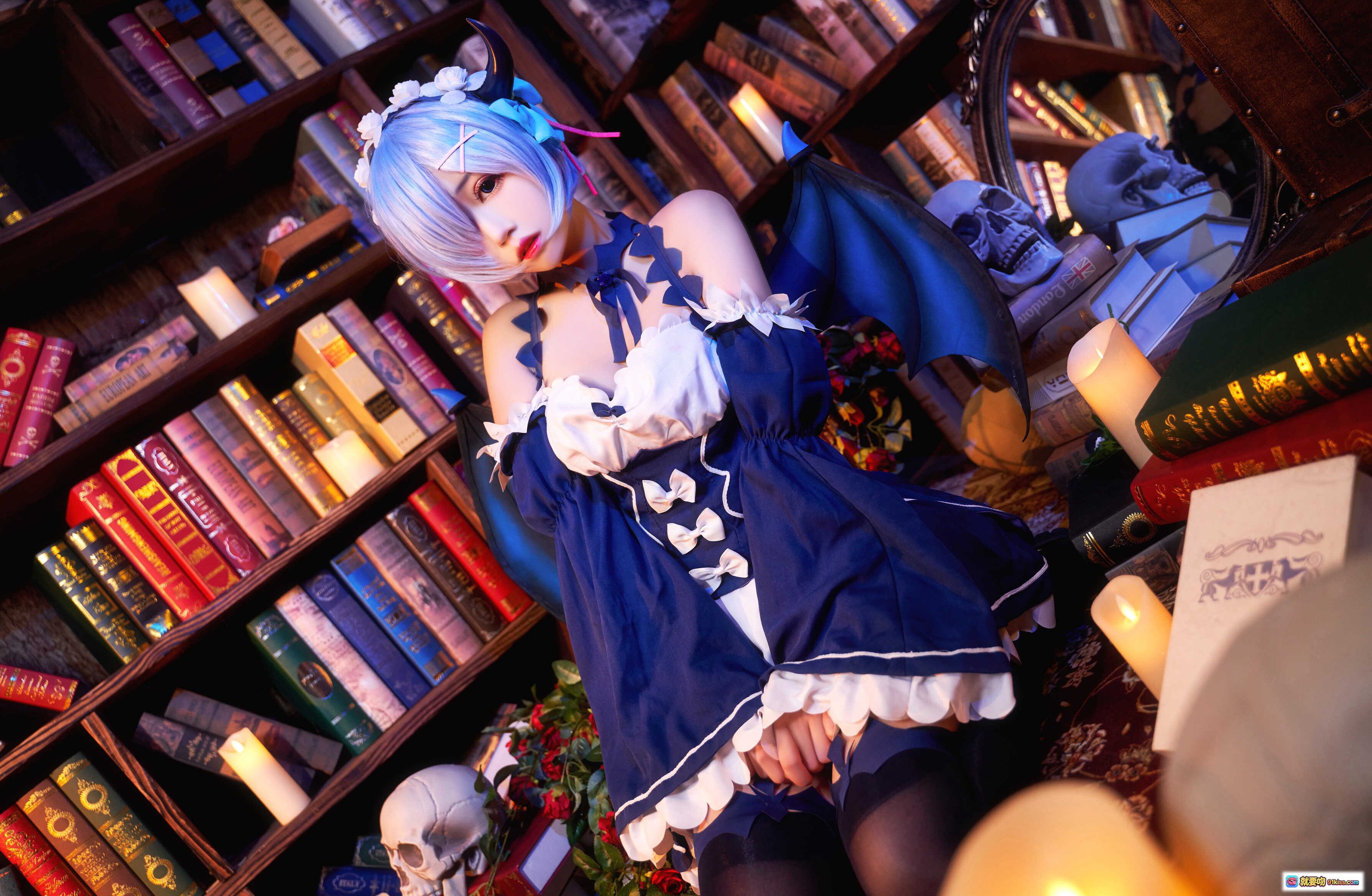 图片[2] - 猫君君_MaoJun NO.010 雷姆小恶魔cosplay 蓝发恶魔角女仆装 书架背景精致写真 23P高清图集 - 就要吻