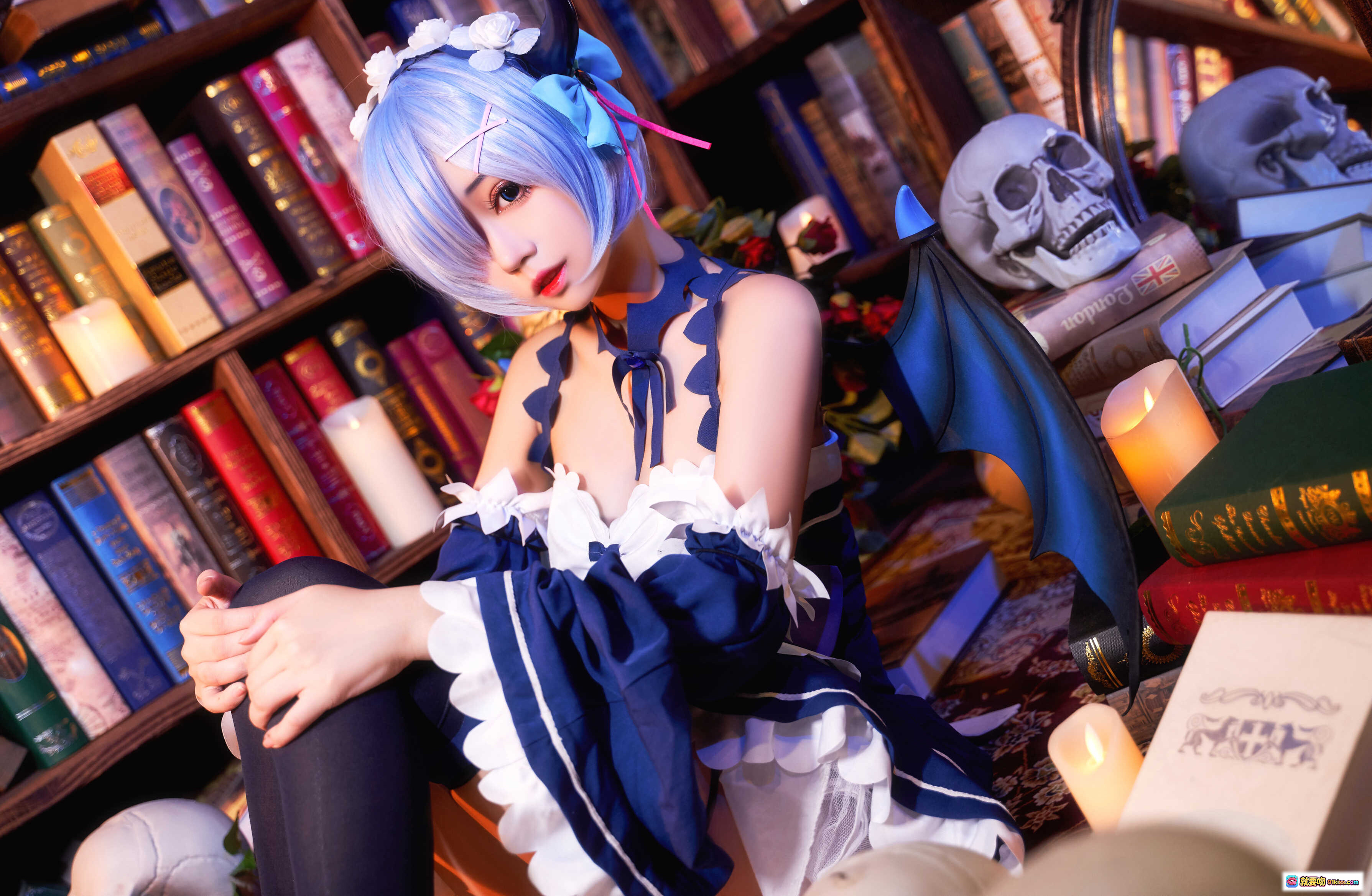 图片[10] - 猫君君_MaoJun NO.010 雷姆小恶魔cosplay 蓝发恶魔角女仆装 书架背景精致写真 23P高清图集 - 就要吻