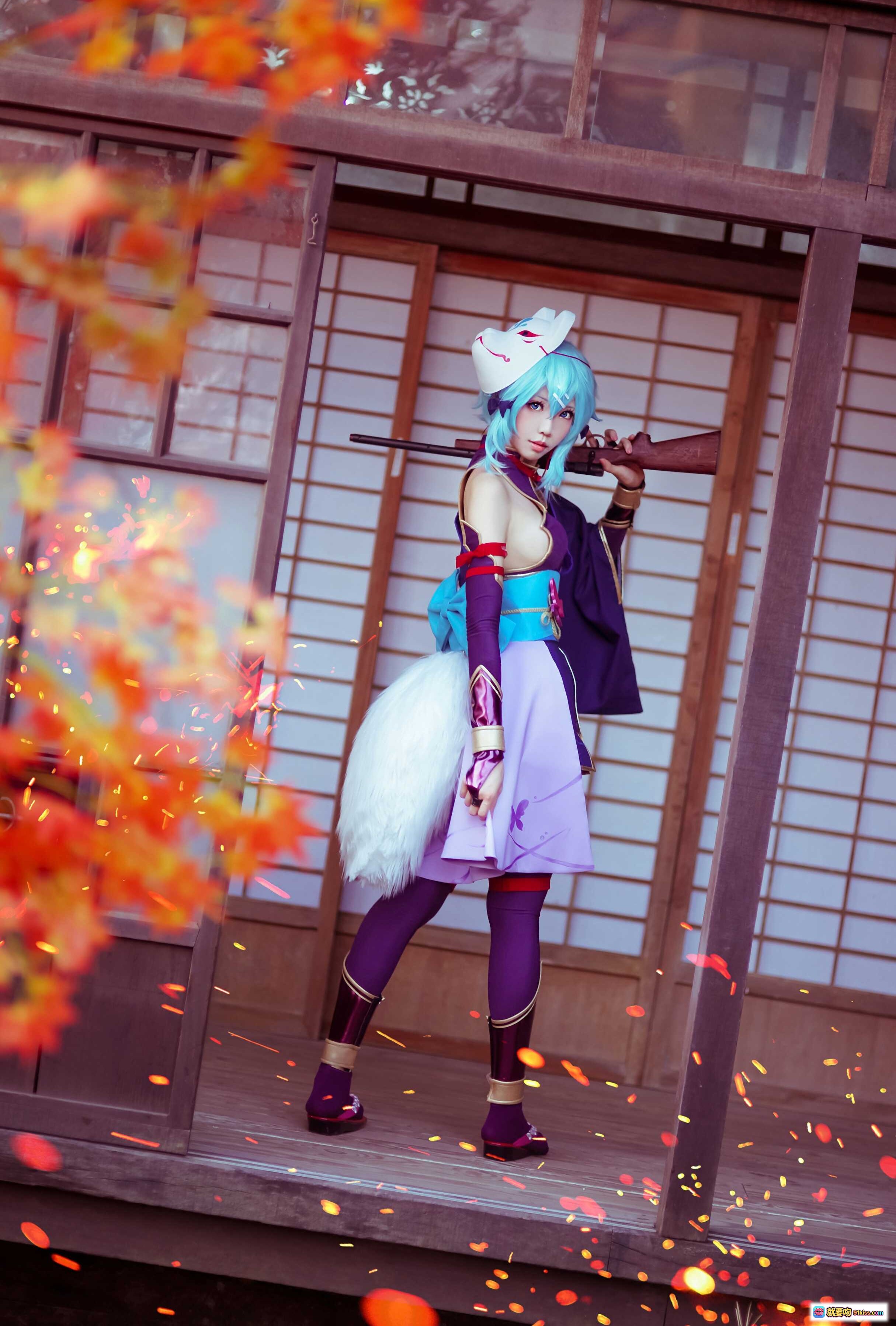 图片[10] - ElyEE子NO.021 狐面蓝发Cosplay 紫衣持枪日式庭院写真 精致和风造型 二次元角色扮演美图 - 就要吻