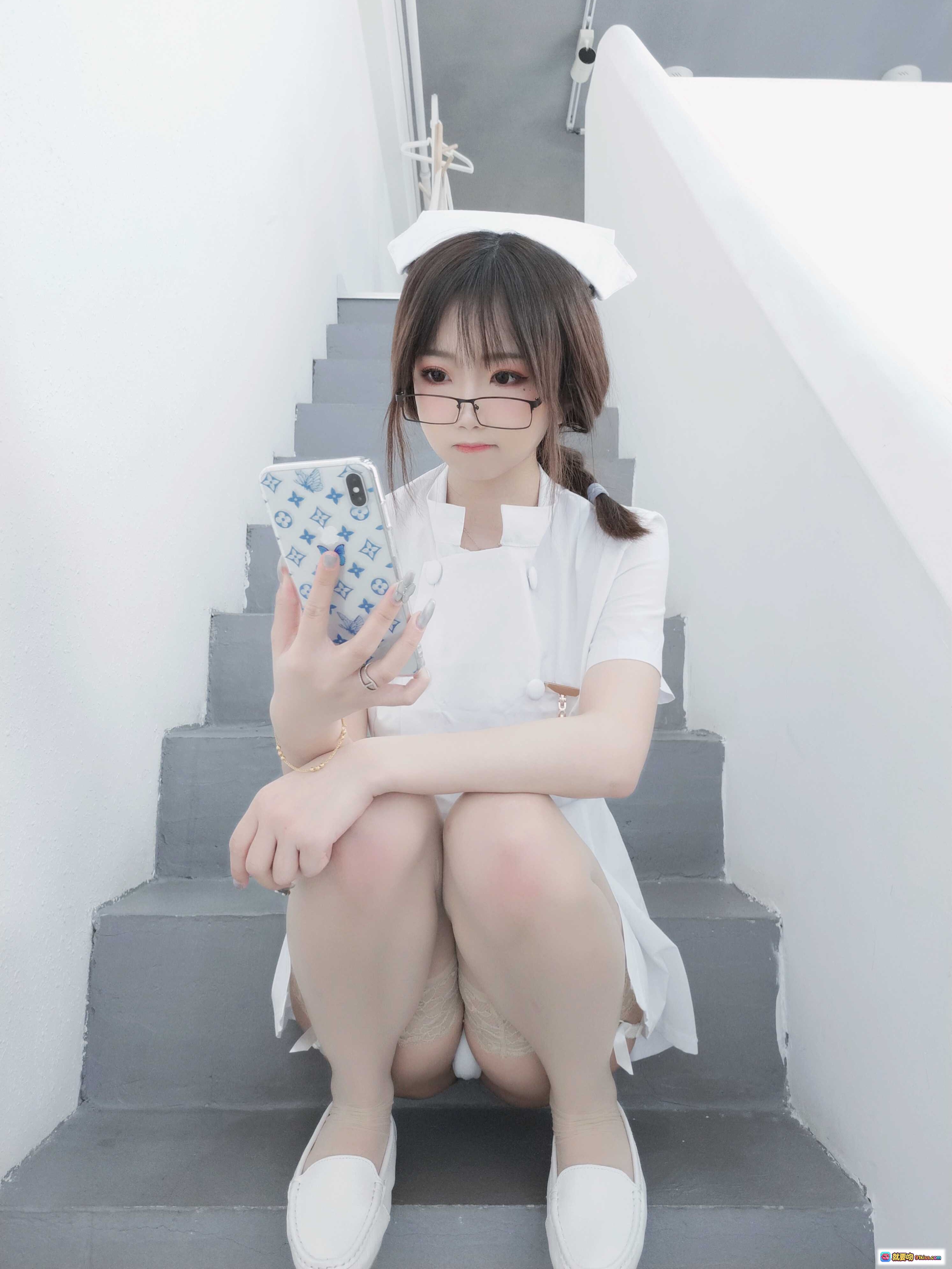 图片[5] - 鬼畜瑶NO.030笨蛋护士写真集45P58MB 白衬衫蕾丝袜美臀诱惑私房摄影 - 就要吻